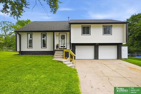Photo of 13029 Patrick Circle, Omaha, NE 68164 (MLS # 22618124)