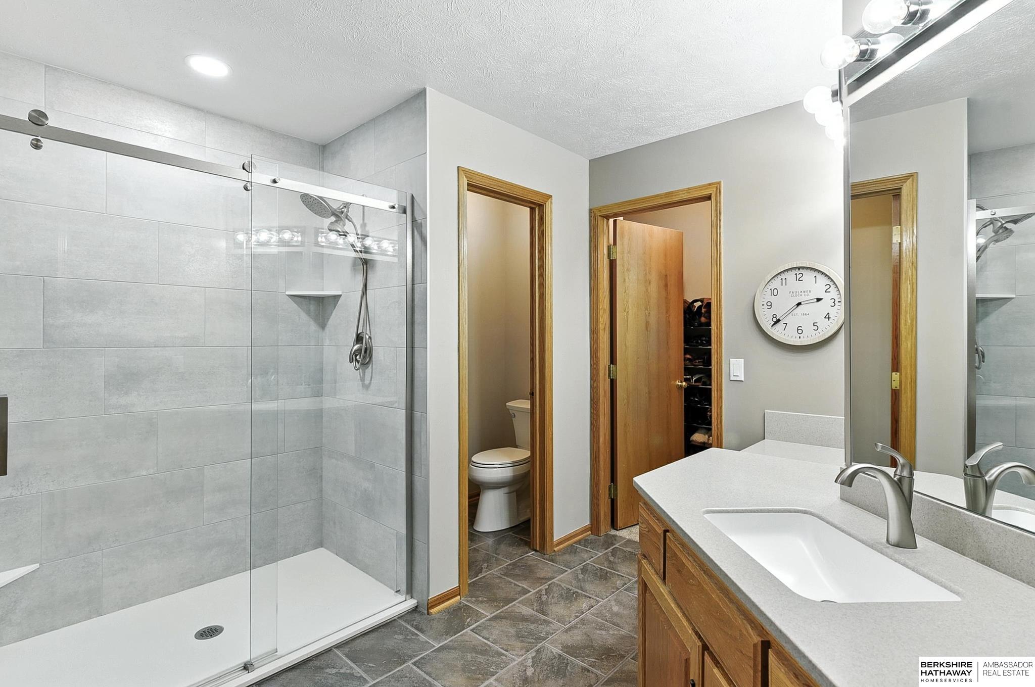 Omaha, Nebraska 68135, United States, 4 Bedrooms Bedrooms, ,3 BathroomsBathrooms,Residential,Active,173839