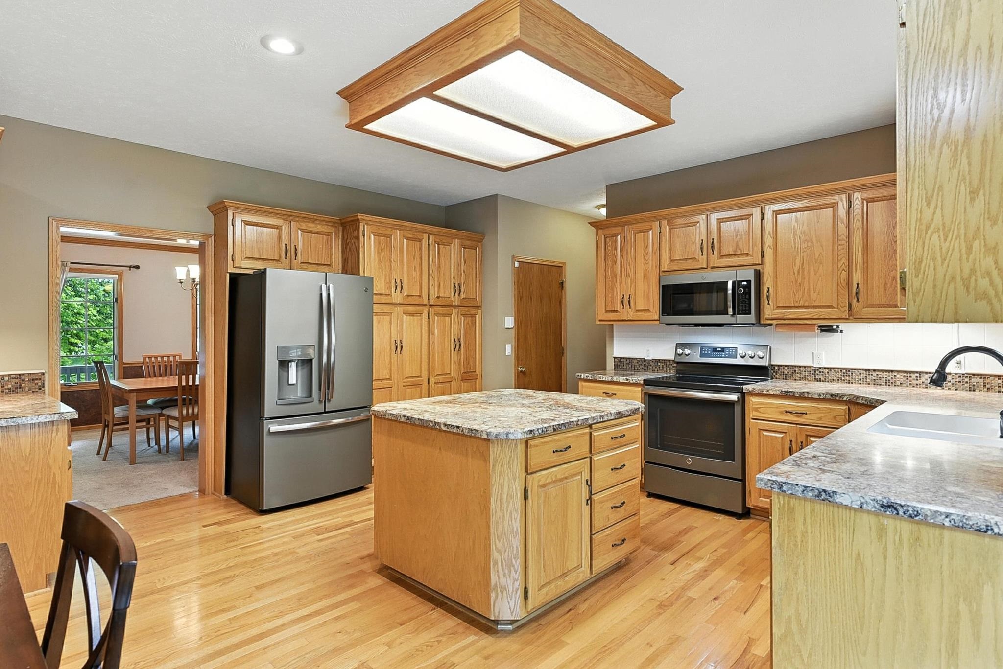 Omaha, Nebraska 68135, United States, 4 Bedrooms Bedrooms, ,3 BathroomsBathrooms,Residential,Active,173839