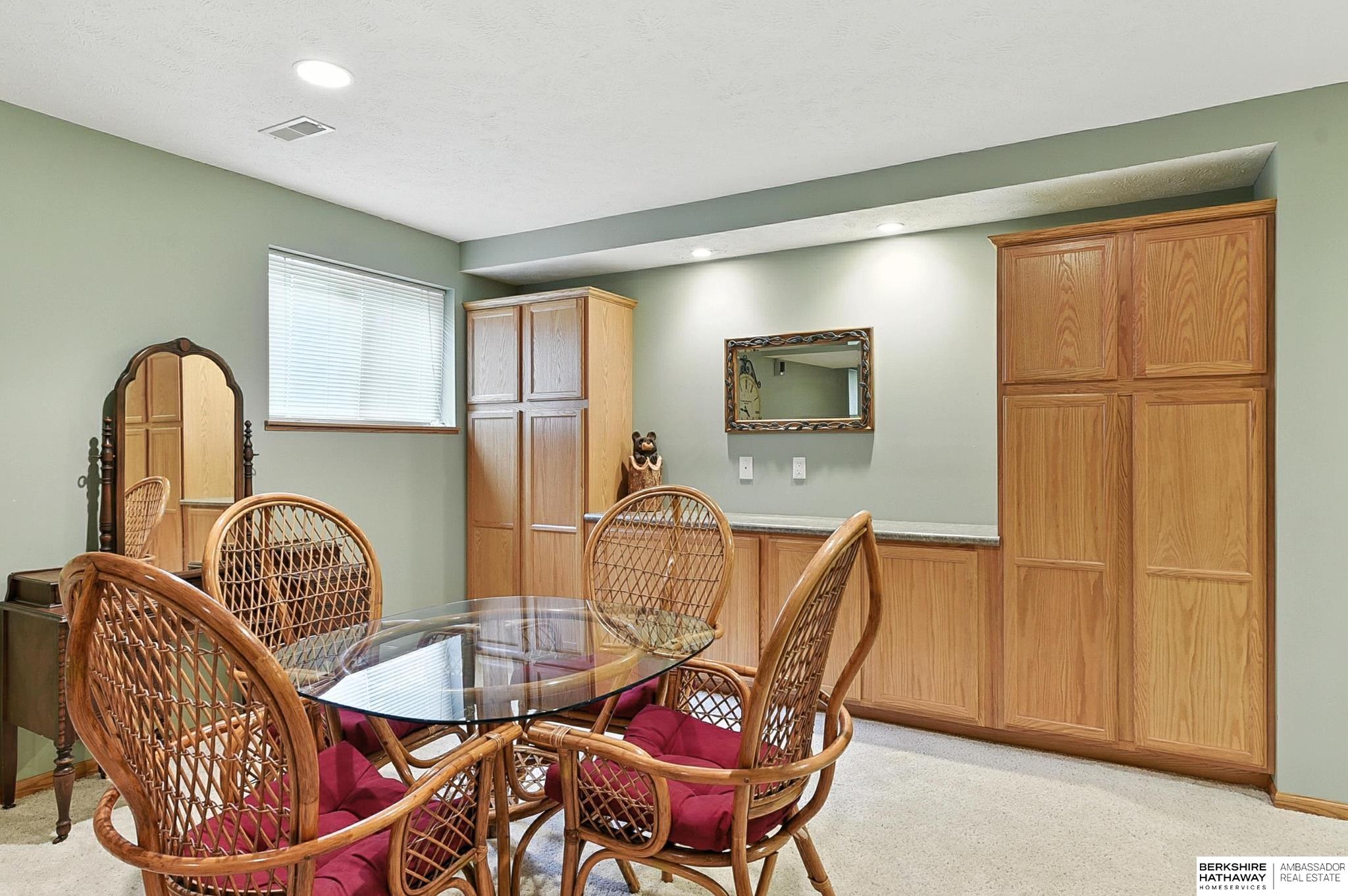 Omaha, Nebraska 68135, United States, 4 Bedrooms Bedrooms, ,3 BathroomsBathrooms,Residential,Active,173839