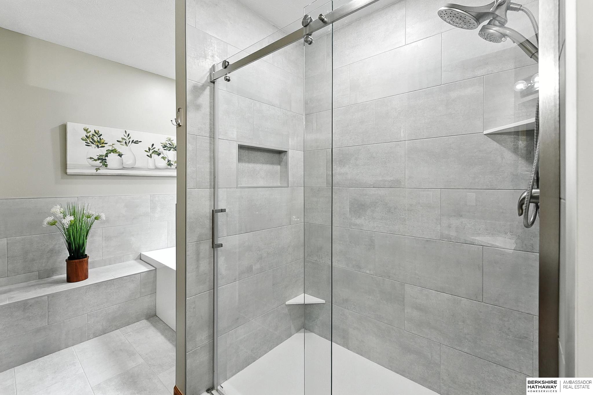 Omaha, Nebraska 68135, United States, 4 Bedrooms Bedrooms, ,3 BathroomsBathrooms,Residential,Active,173839