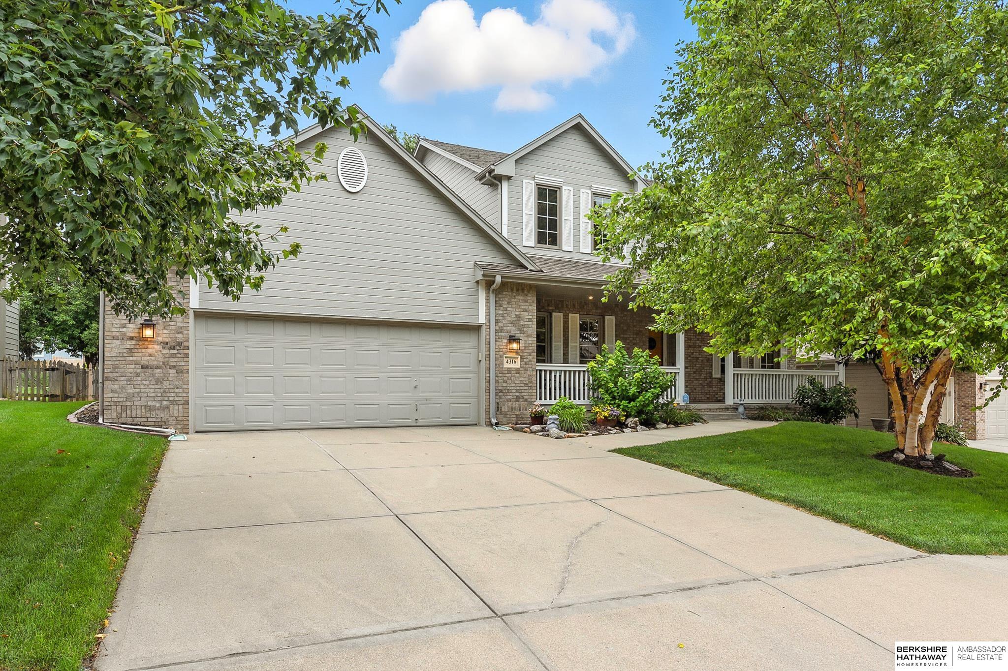 Omaha, Nebraska 68135, United States, 4 Bedrooms Bedrooms, ,3 BathroomsBathrooms,Residential,Active,173839