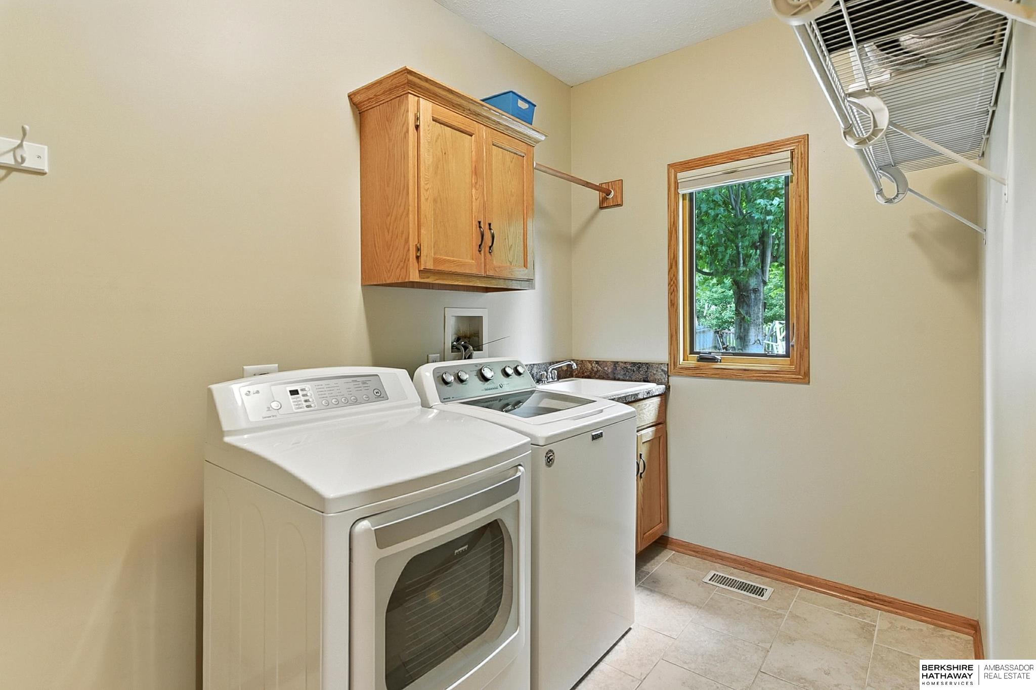 Omaha, Nebraska 68135, United States, 4 Bedrooms Bedrooms, ,3 BathroomsBathrooms,Residential,Active,173839