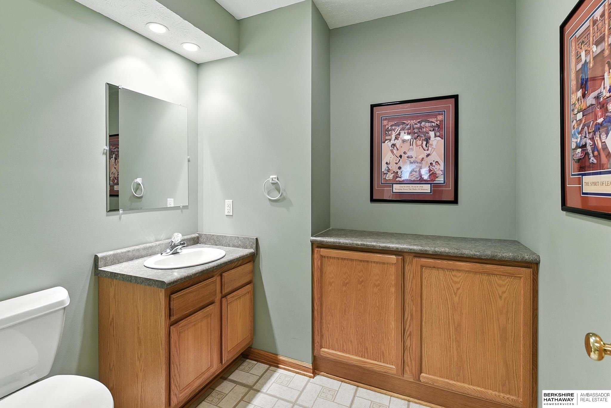 Omaha, Nebraska 68135, United States, 4 Bedrooms Bedrooms, ,3 BathroomsBathrooms,Residential,Active,173839