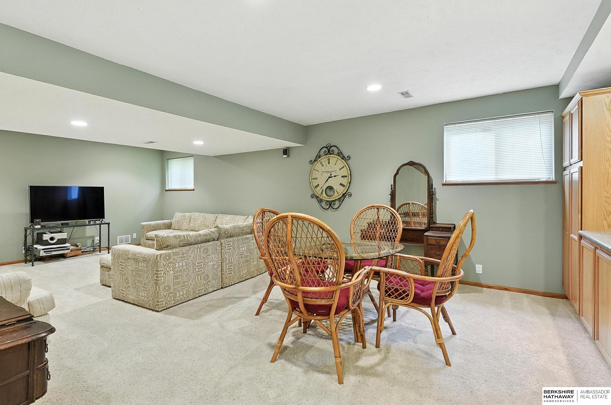 Omaha, Nebraska 68135, United States, 4 Bedrooms Bedrooms, ,3 BathroomsBathrooms,Residential,Active,173839