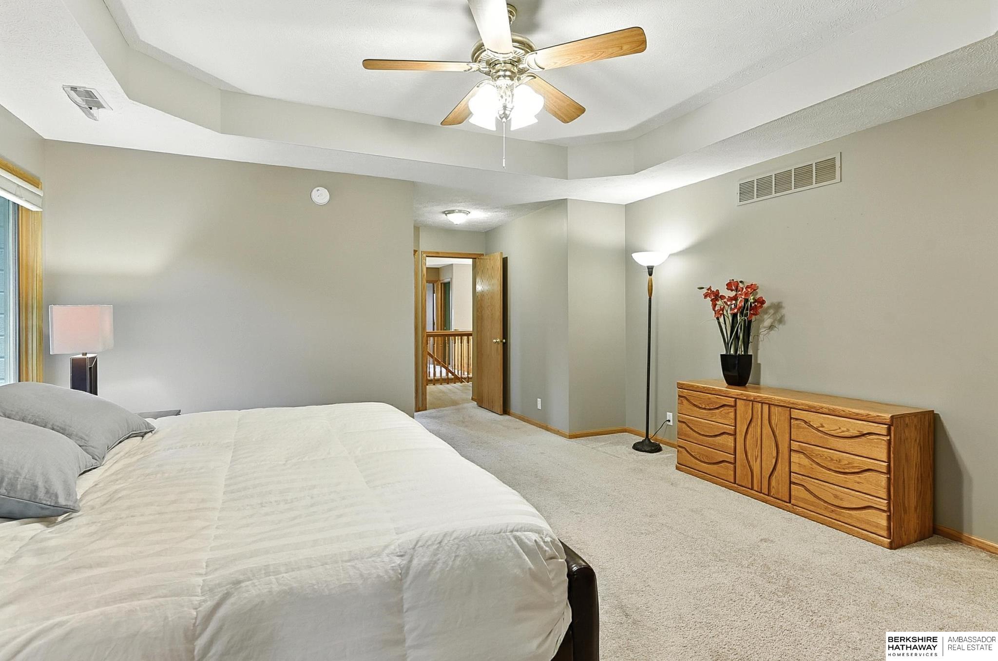 Omaha, Nebraska 68135, United States, 4 Bedrooms Bedrooms, ,3 BathroomsBathrooms,Residential,Active,173839