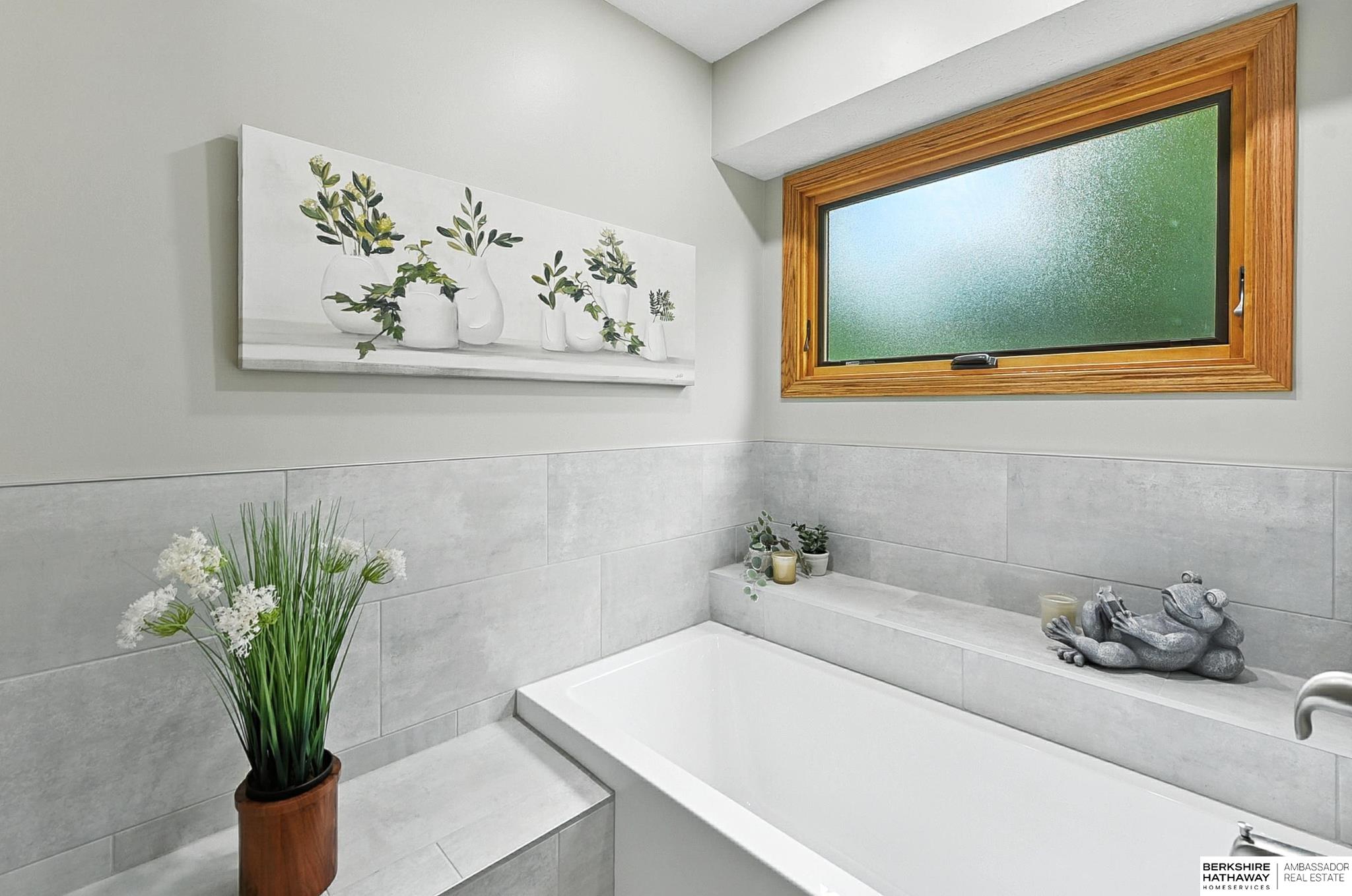 Omaha, Nebraska 68135, United States, 4 Bedrooms Bedrooms, ,3 BathroomsBathrooms,Residential,Active,173839