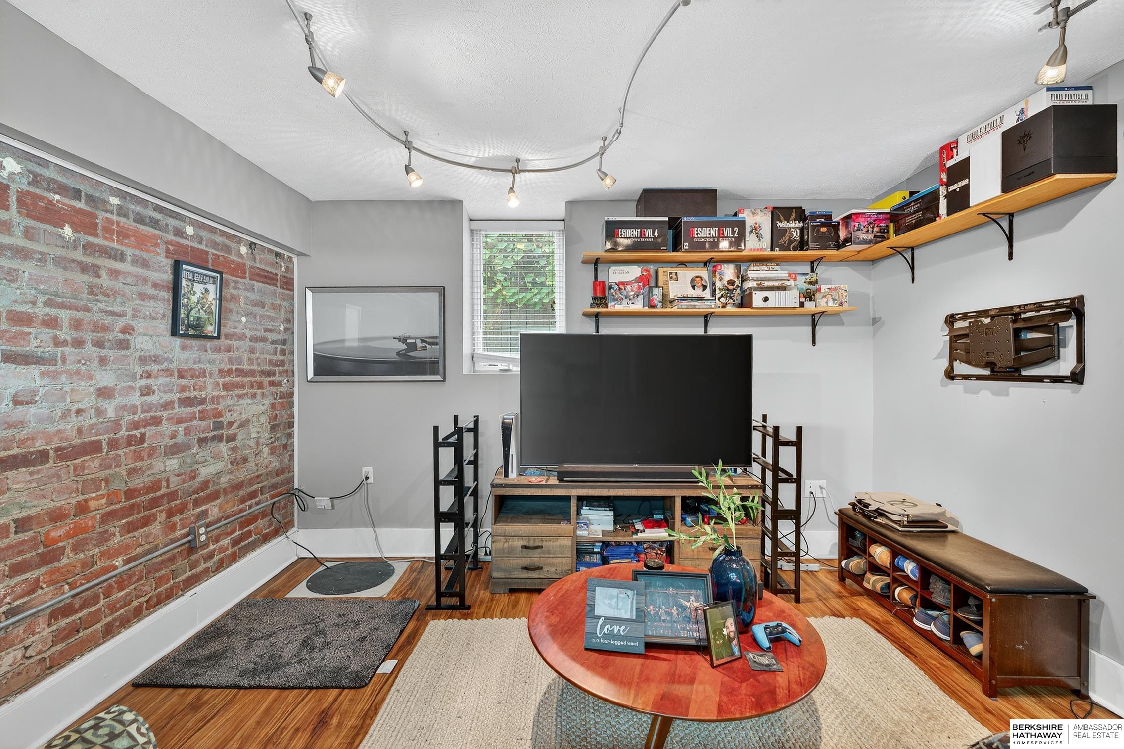 Omaha, Nebraska 68102, United States, 1 Bedroom Bedrooms, ,2 BathroomsBathrooms,Residential,Active,217120