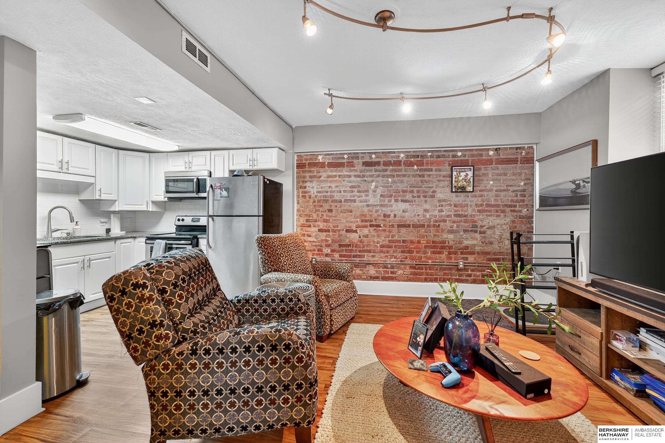 Omaha, Nebraska 68102, United States, 1 Bedroom Bedrooms, ,2 BathroomsBathrooms,Residential,Active,217120