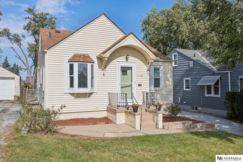 Photo of 5838 Walnut Street, Omaha, NE 68106 (MLS # 22529026)