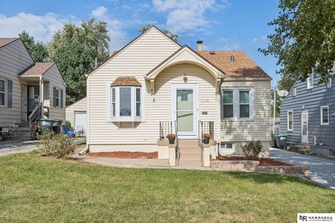 Photo of 5838 Walnut Street, Omaha, NE 68106 (MLS # 22529026) Photo of 5838 Walnut Street, Omaha, NE 68106 (MLS # 22529026)