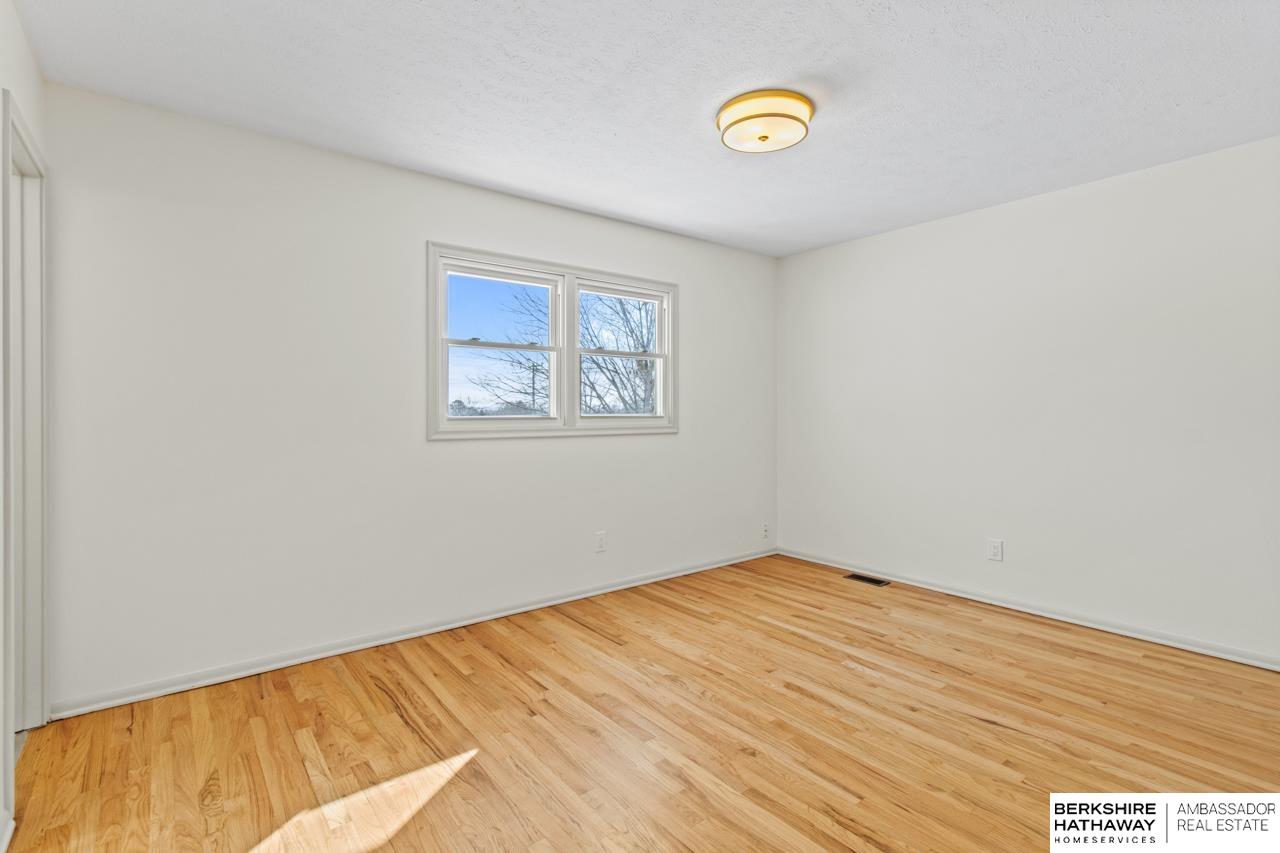 Omaha, Nebraska 68124, United States, 4 Bedrooms Bedrooms, ,3 BathroomsBathrooms,Residential,Pending,183674