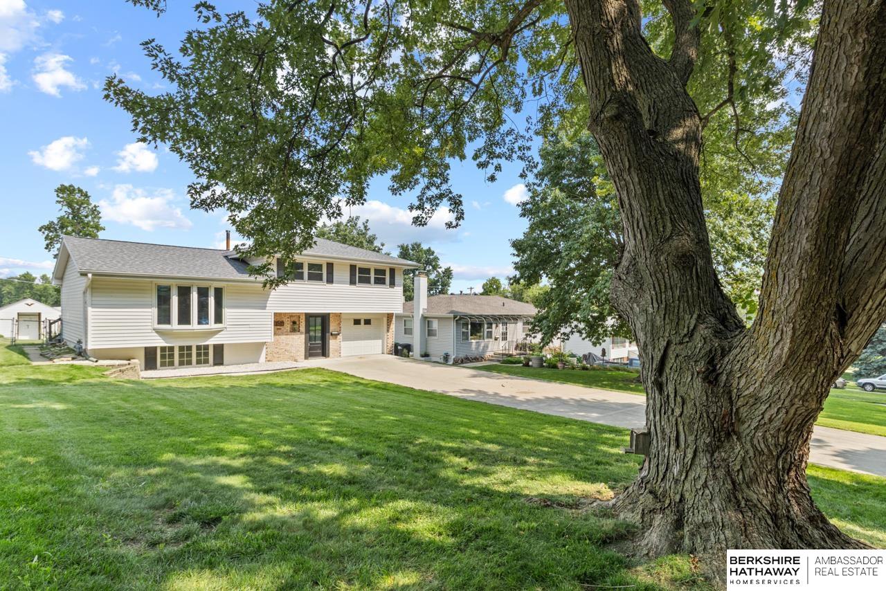 Omaha, Nebraska 68124, United States, 4 Bedrooms Bedrooms, ,3 BathroomsBathrooms,Residential,Pending,183674