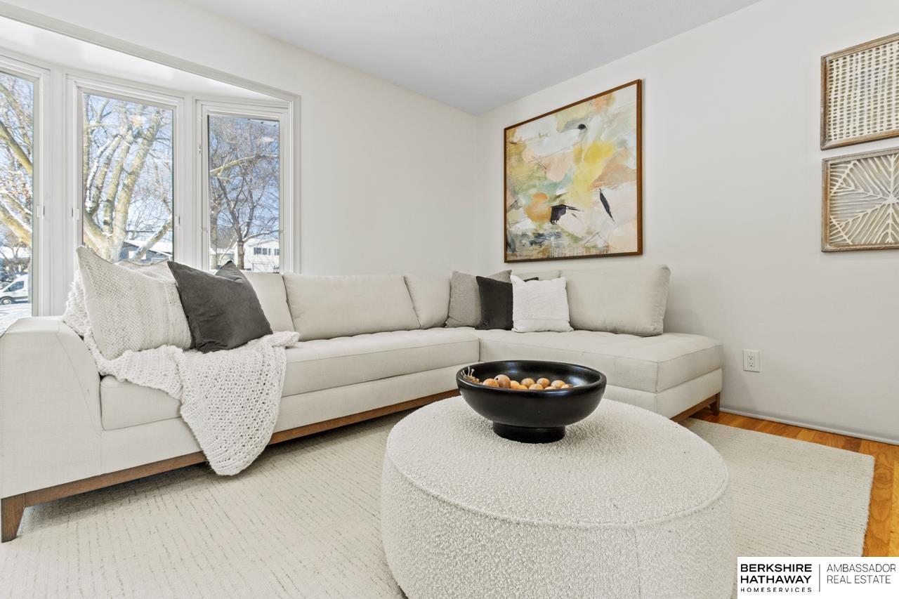 Omaha, Nebraska 68124, United States, 4 Bedrooms Bedrooms, ,3 BathroomsBathrooms,Residential,Pending,183674