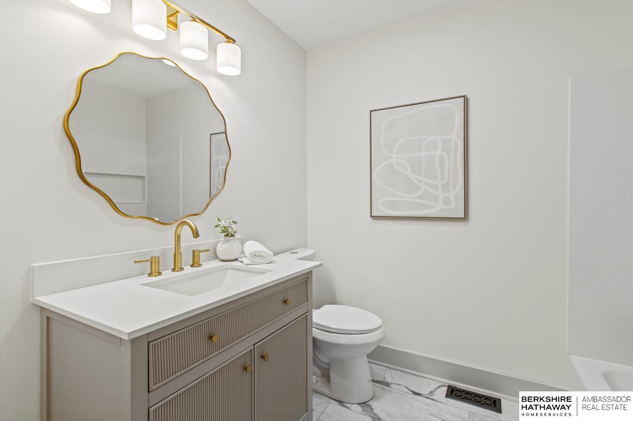 Omaha, Nebraska 68124, United States, 4 Bedrooms Bedrooms, ,3 BathroomsBathrooms,Residential,Pending,183674