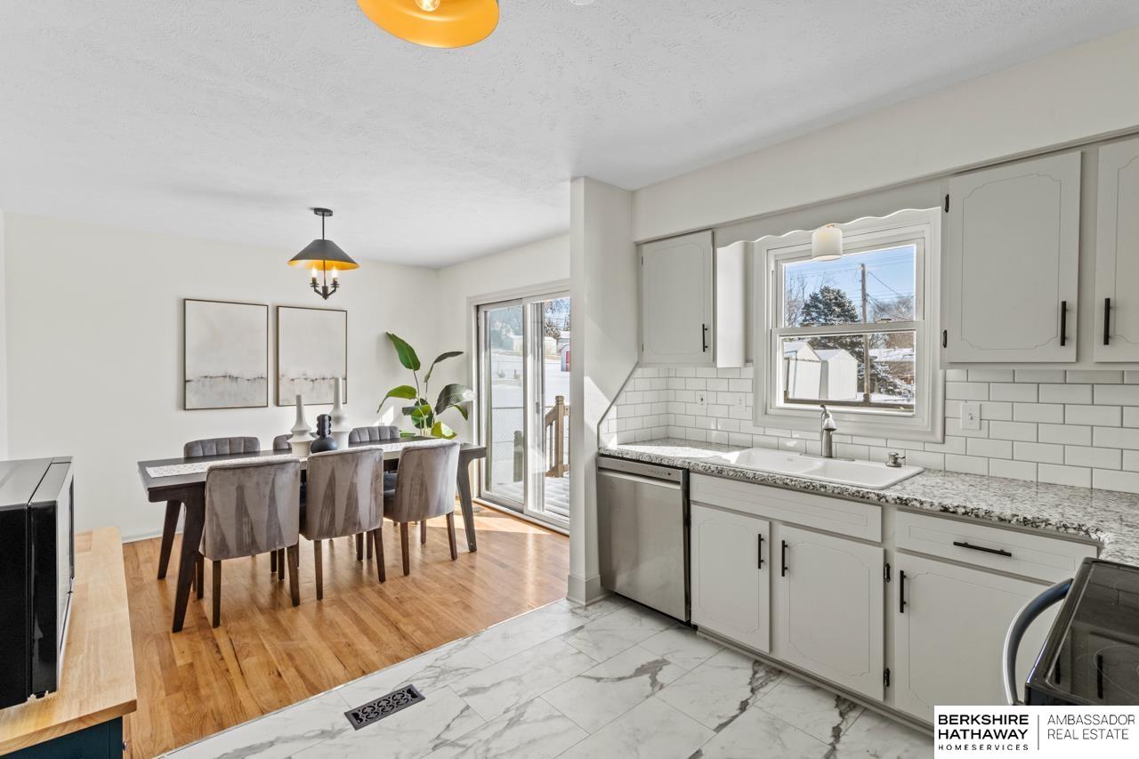 Omaha, Nebraska 68124, United States, 4 Bedrooms Bedrooms, ,3 BathroomsBathrooms,Residential,Pending,183674