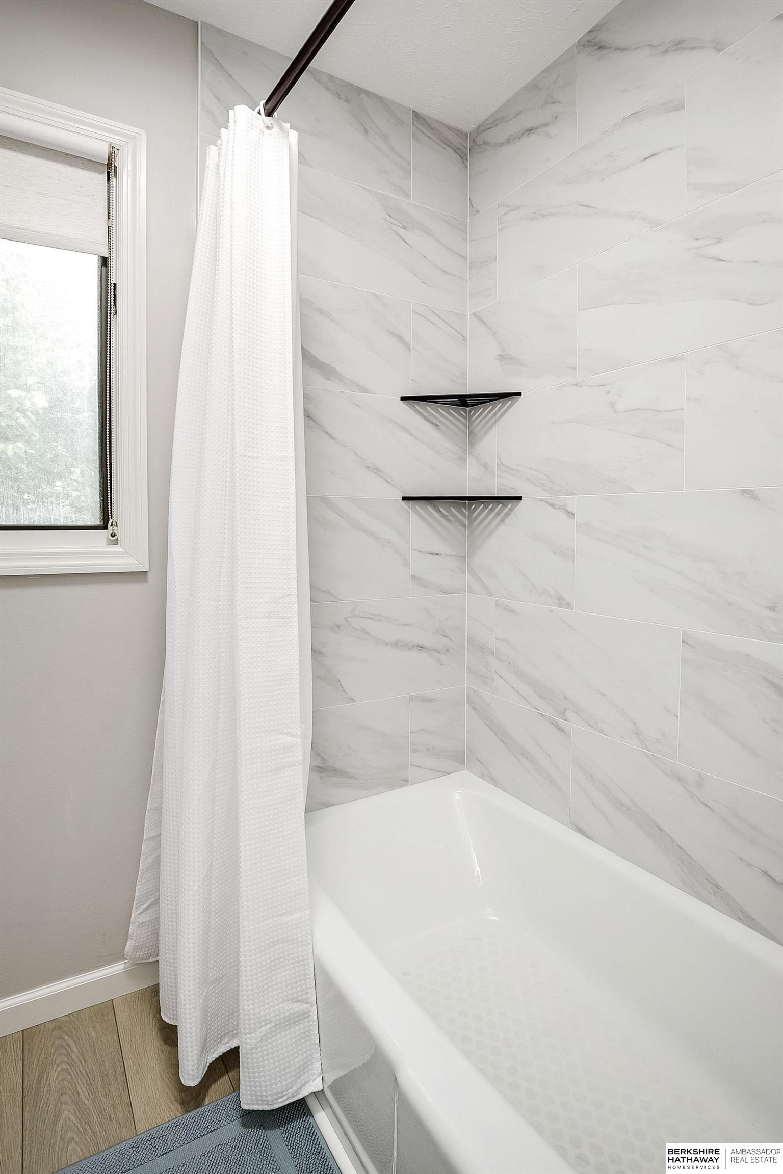 Omaha, Nebraska 68118, United States, 4 Bedrooms Bedrooms, ,3 BathroomsBathrooms,Residential,Pending,140062