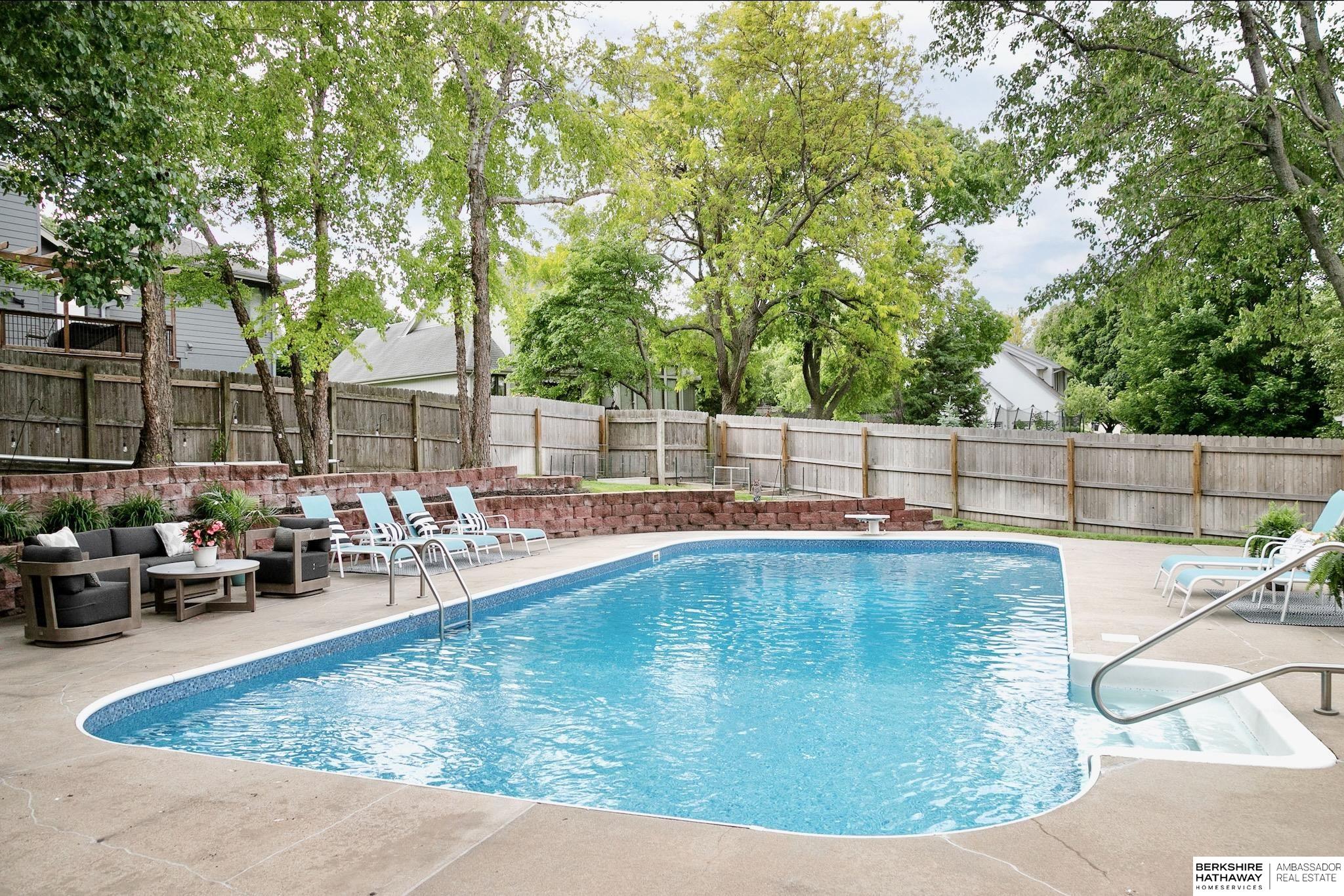 Omaha, Nebraska 68118, United States, 4 Bedrooms Bedrooms, ,3 BathroomsBathrooms,Residential,Pending,140062