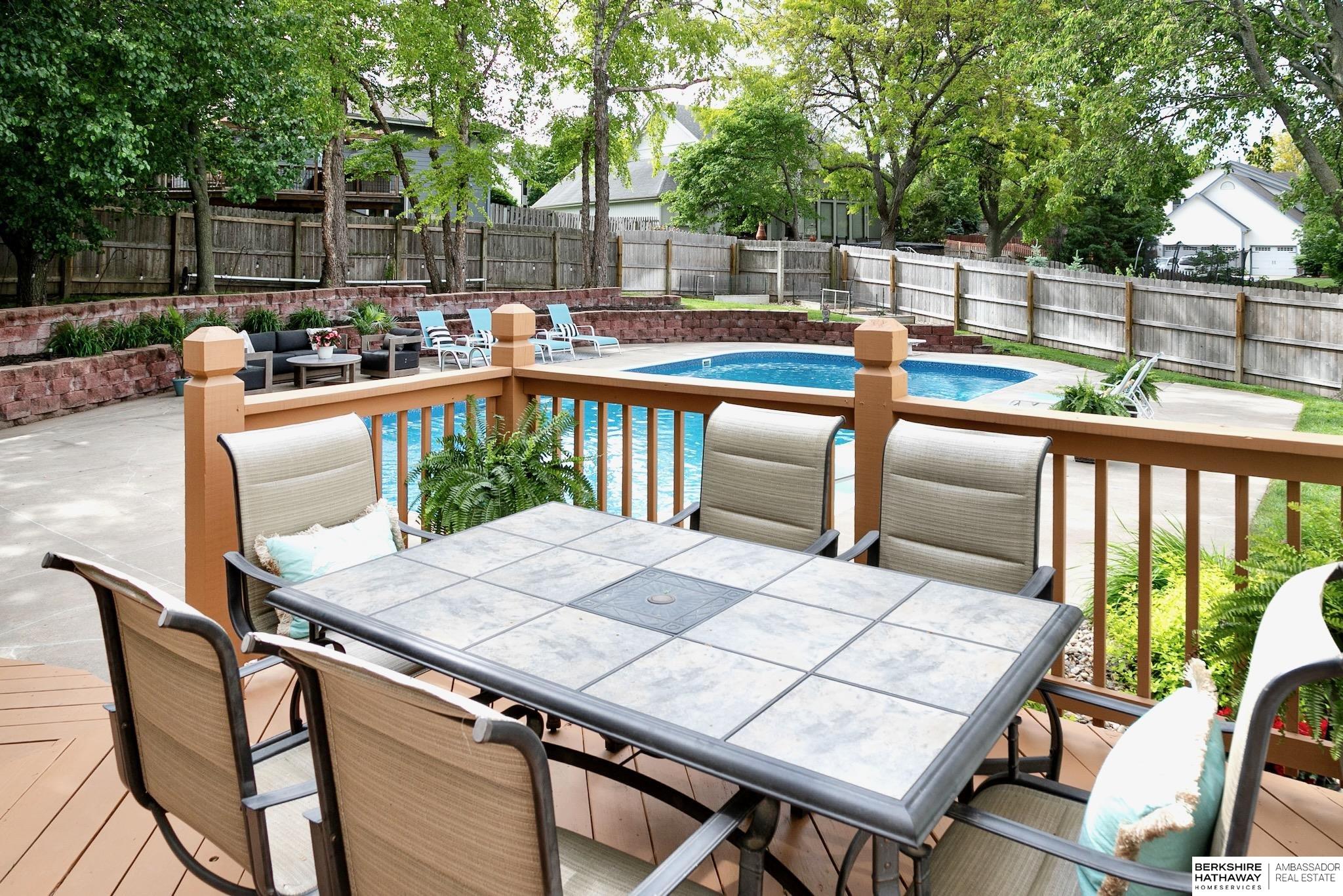 Omaha, Nebraska 68118, United States, 4 Bedrooms Bedrooms, ,3 BathroomsBathrooms,Residential,Pending,140062