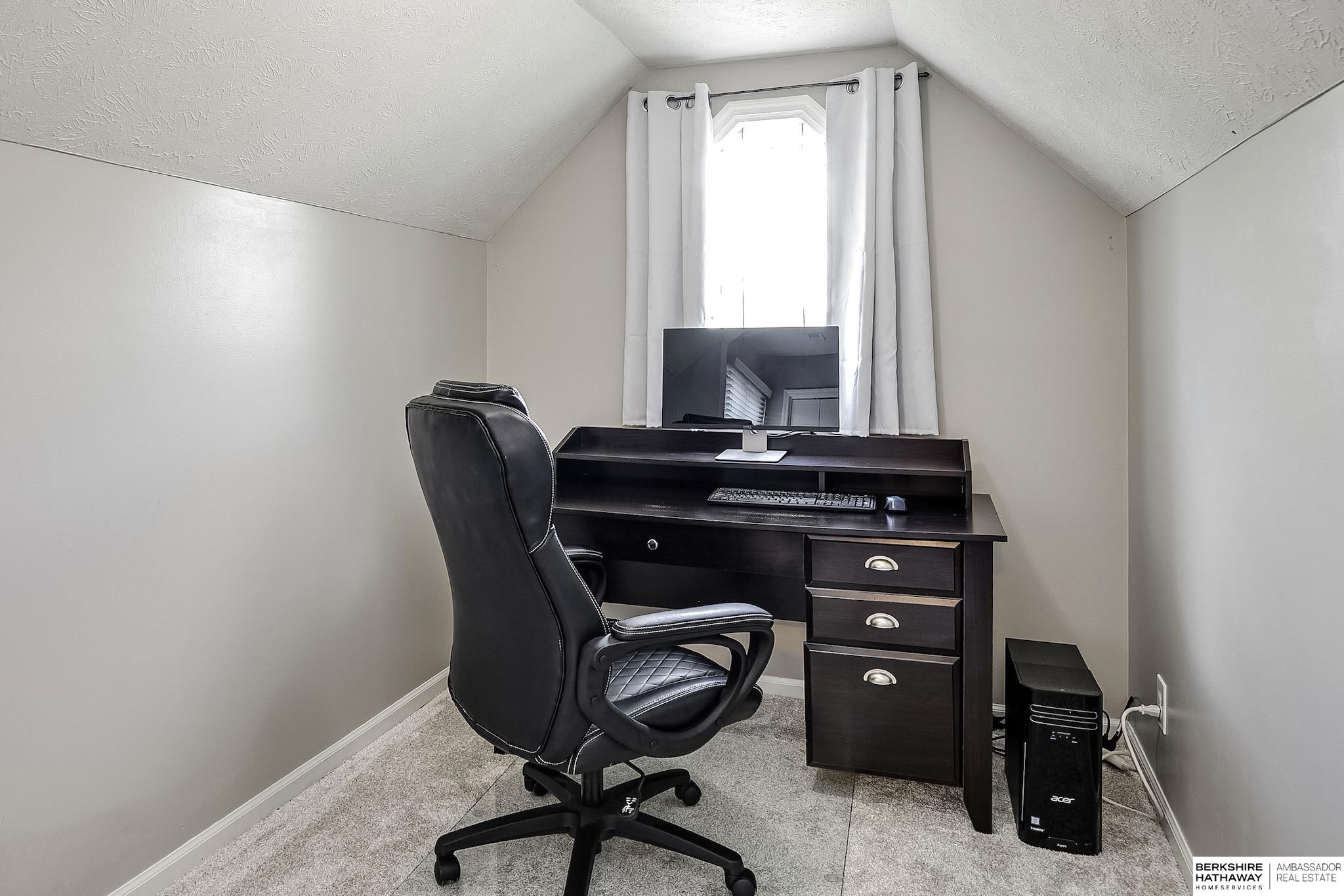 Omaha, Nebraska 68118, United States, 4 Bedrooms Bedrooms, ,3 BathroomsBathrooms,Residential,Pending,140062