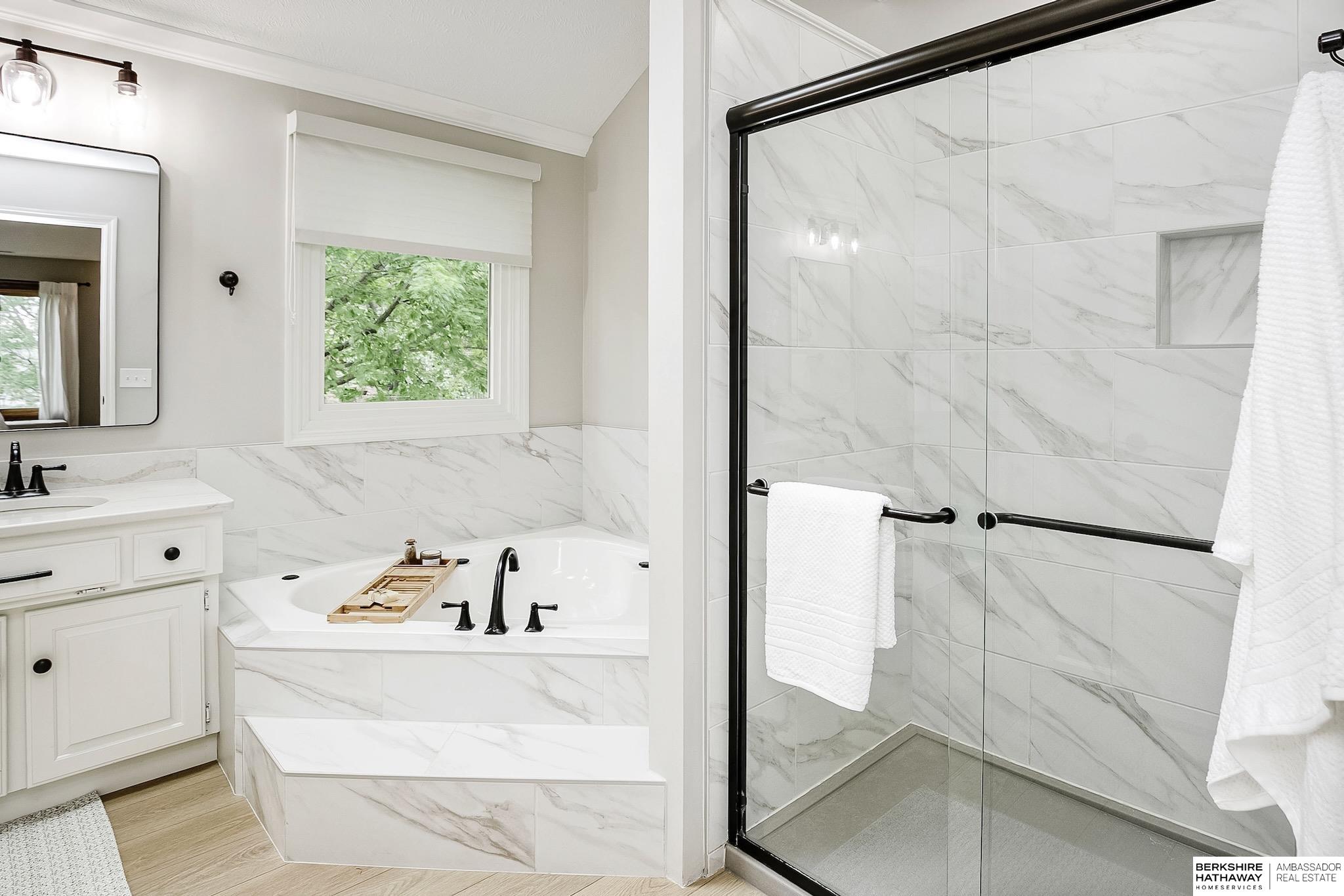 Omaha, Nebraska 68118, United States, 4 Bedrooms Bedrooms, ,3 BathroomsBathrooms,Residential,Pending,140062