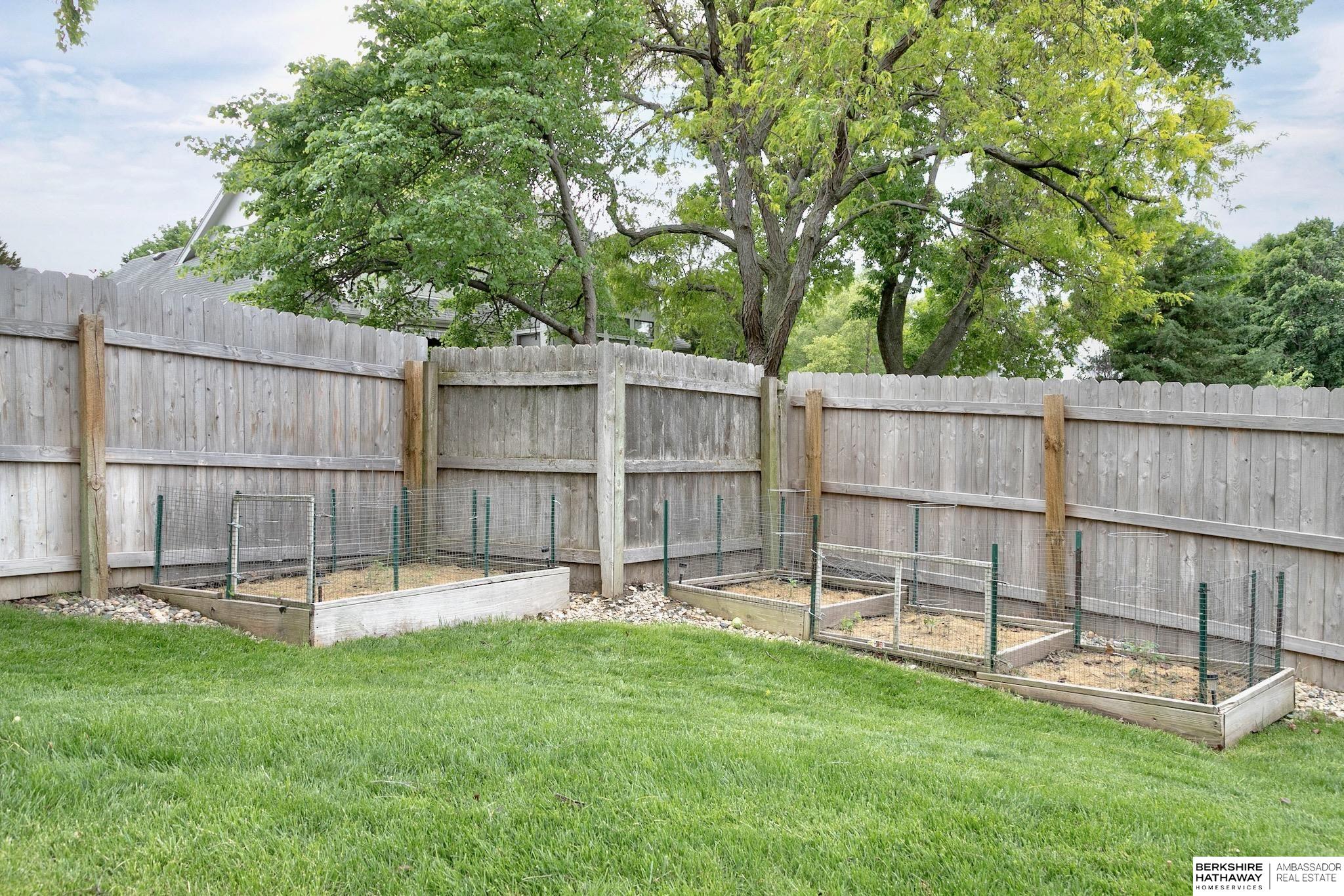 Omaha, Nebraska 68118, United States, 4 Bedrooms Bedrooms, ,3 BathroomsBathrooms,Residential,Pending,140062