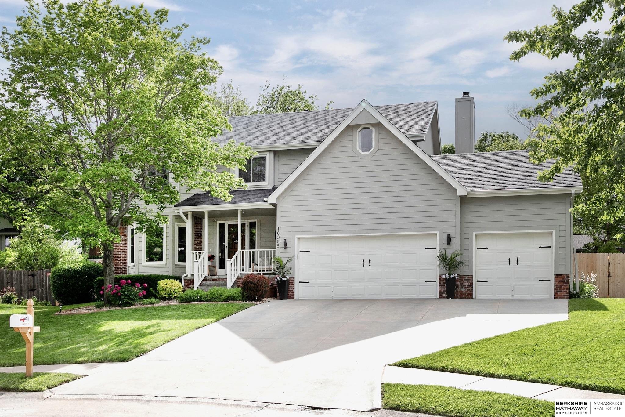 Omaha, Nebraska 68118, United States, 4 Bedrooms Bedrooms, ,3 BathroomsBathrooms,Residential,Pending,140062