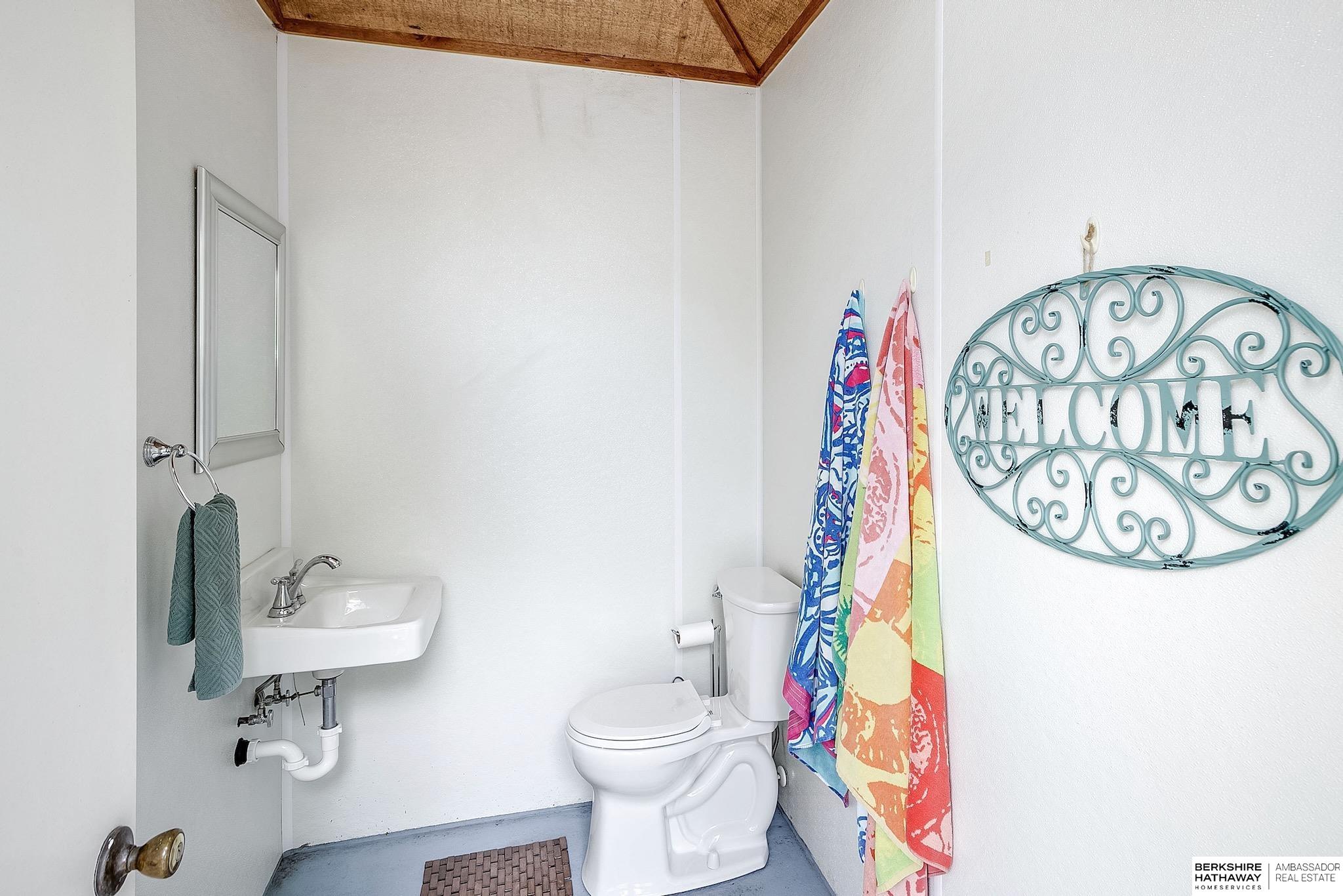 Omaha, Nebraska 68118, United States, 4 Bedrooms Bedrooms, ,3 BathroomsBathrooms,Residential,Pending,140062