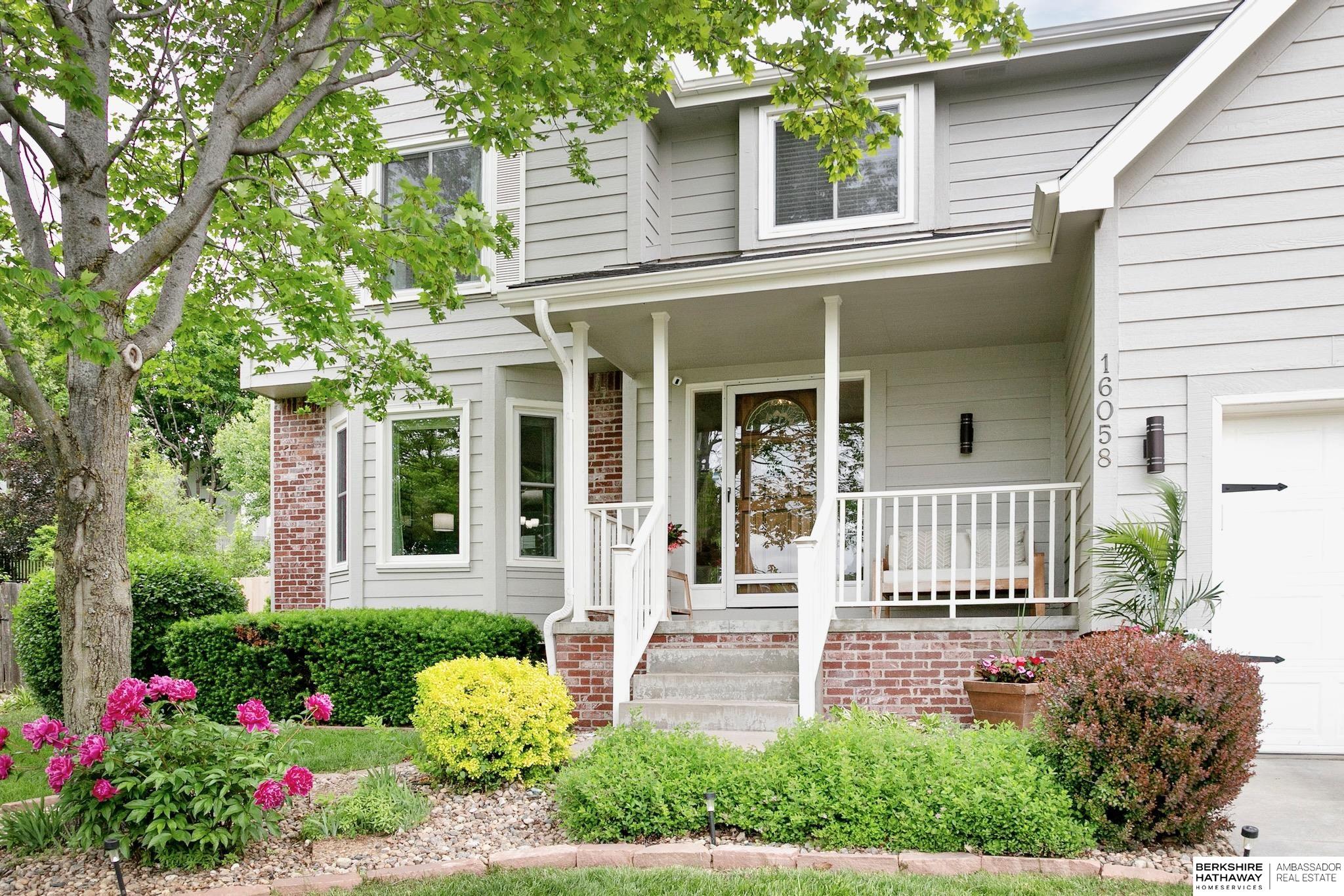 Omaha, Nebraska 68118, United States, 4 Bedrooms Bedrooms, ,3 BathroomsBathrooms,Residential,Pending,140062