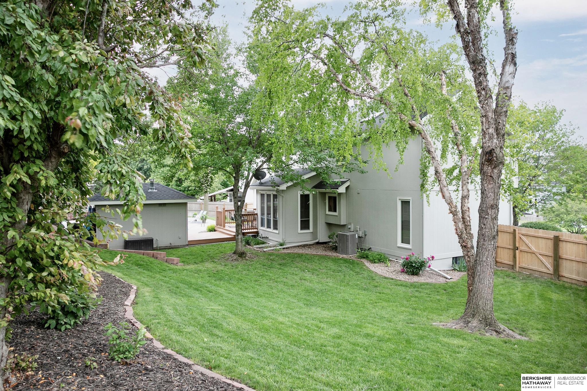 Omaha, Nebraska 68118, United States, 4 Bedrooms Bedrooms, ,3 BathroomsBathrooms,Residential,Pending,140062