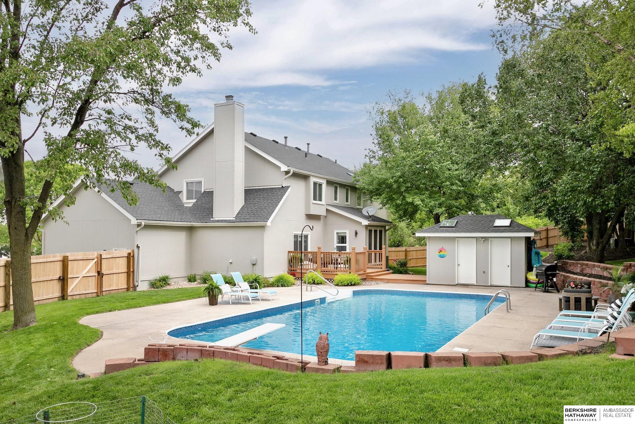 Omaha, Nebraska 68118, United States, 4 Bedrooms Bedrooms, ,3 BathroomsBathrooms,Residential,Pending,140062