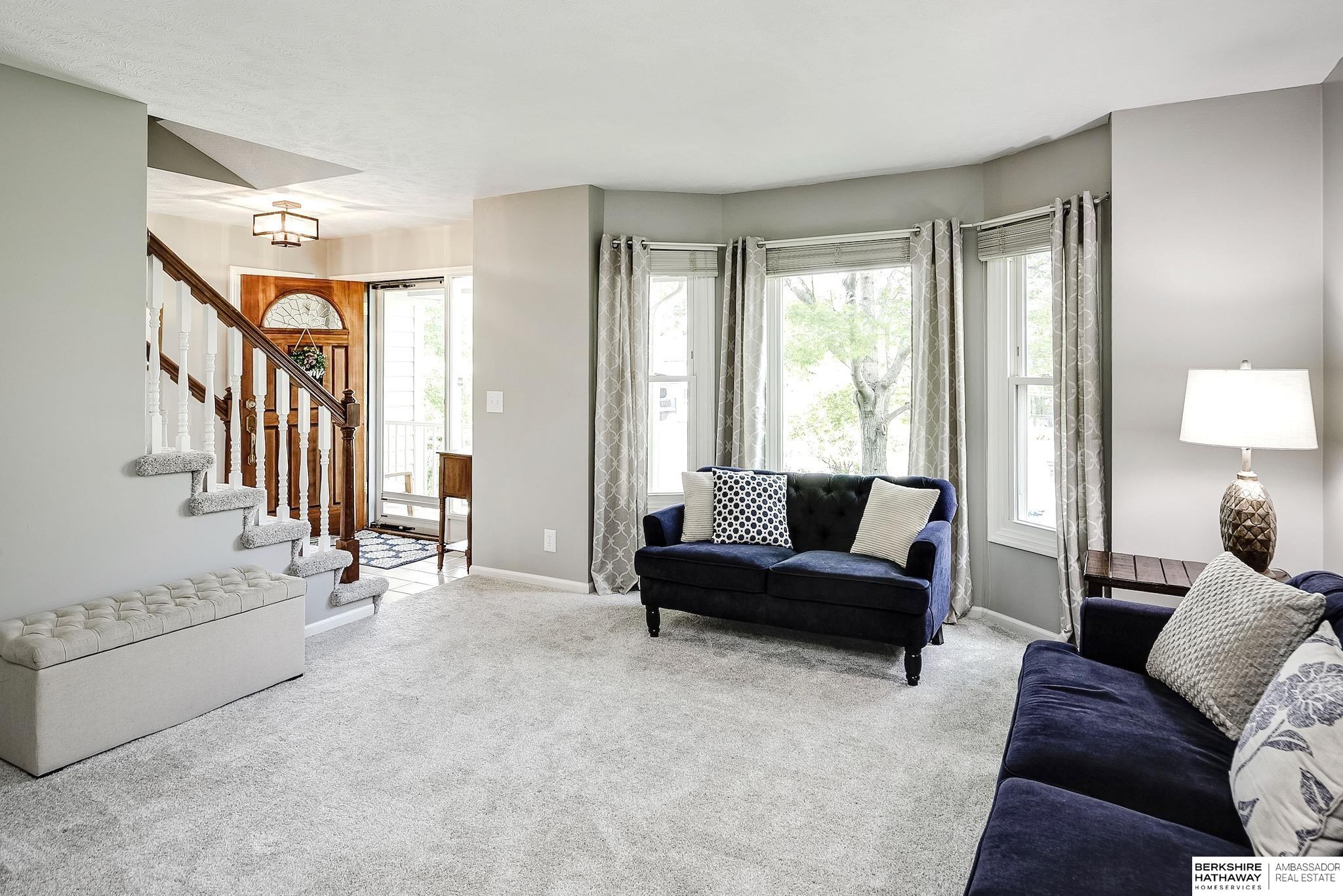 Omaha, Nebraska 68118, United States, 4 Bedrooms Bedrooms, ,3 BathroomsBathrooms,Residential,Pending,140062