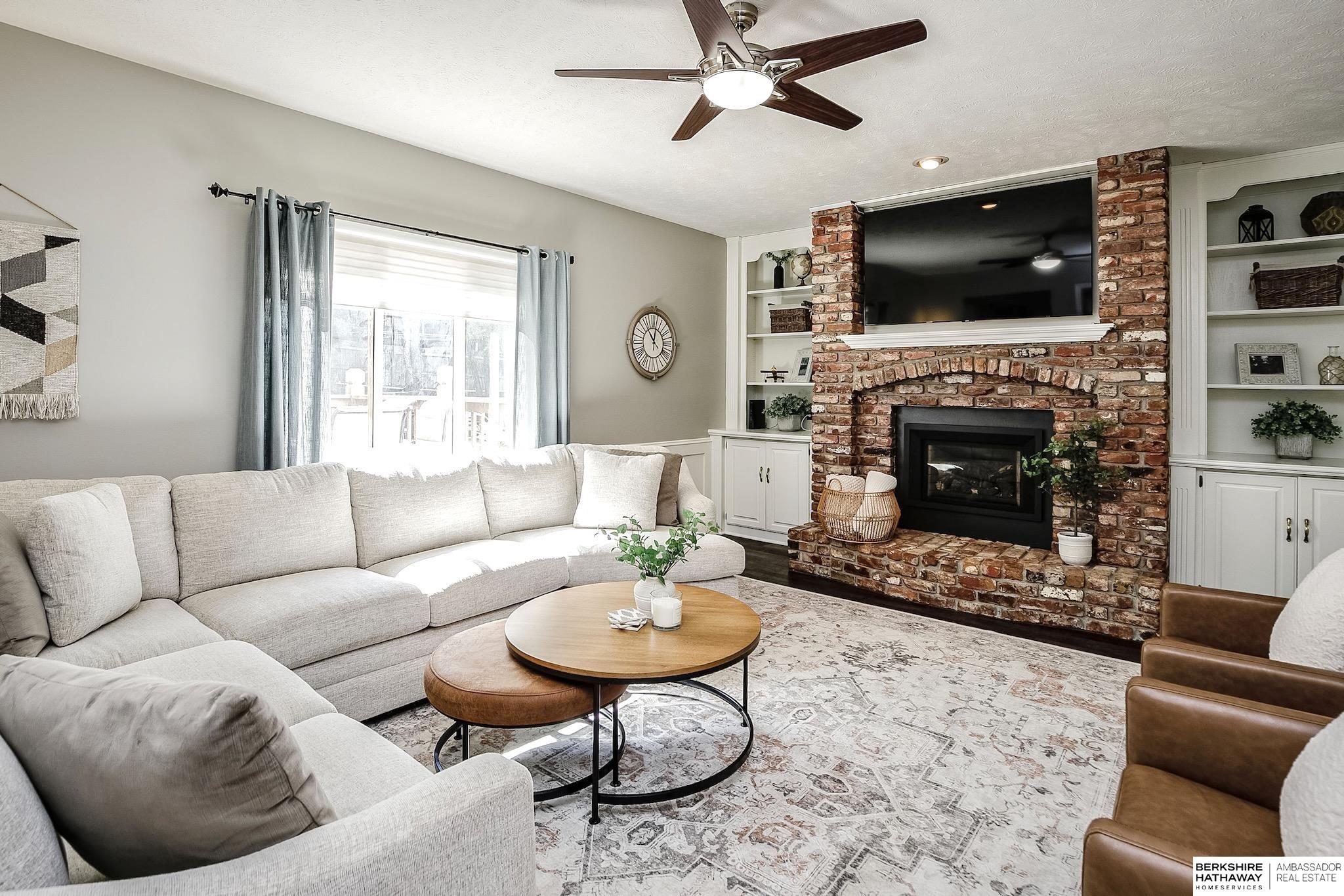 Omaha, Nebraska 68118, United States, 4 Bedrooms Bedrooms, ,3 BathroomsBathrooms,Residential,Pending,140062