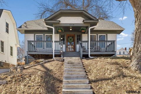 Photo of 1018 S 35 Avenue, Omaha, NE 68105 (MLS # 22607286)