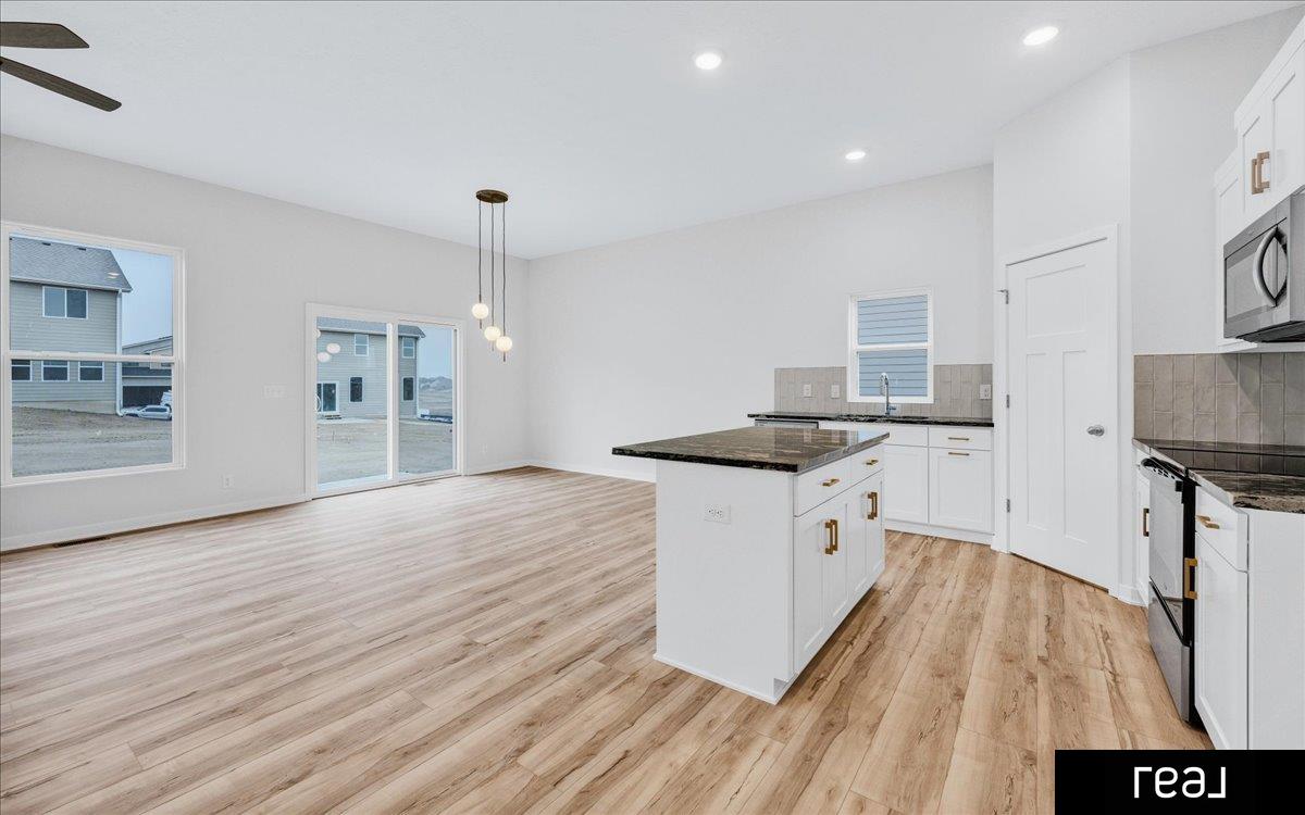 Bennington, Nebraska 68007, United States, 2 Bedrooms Bedrooms, ,2 BathroomsBathrooms,Residential,Active,7255