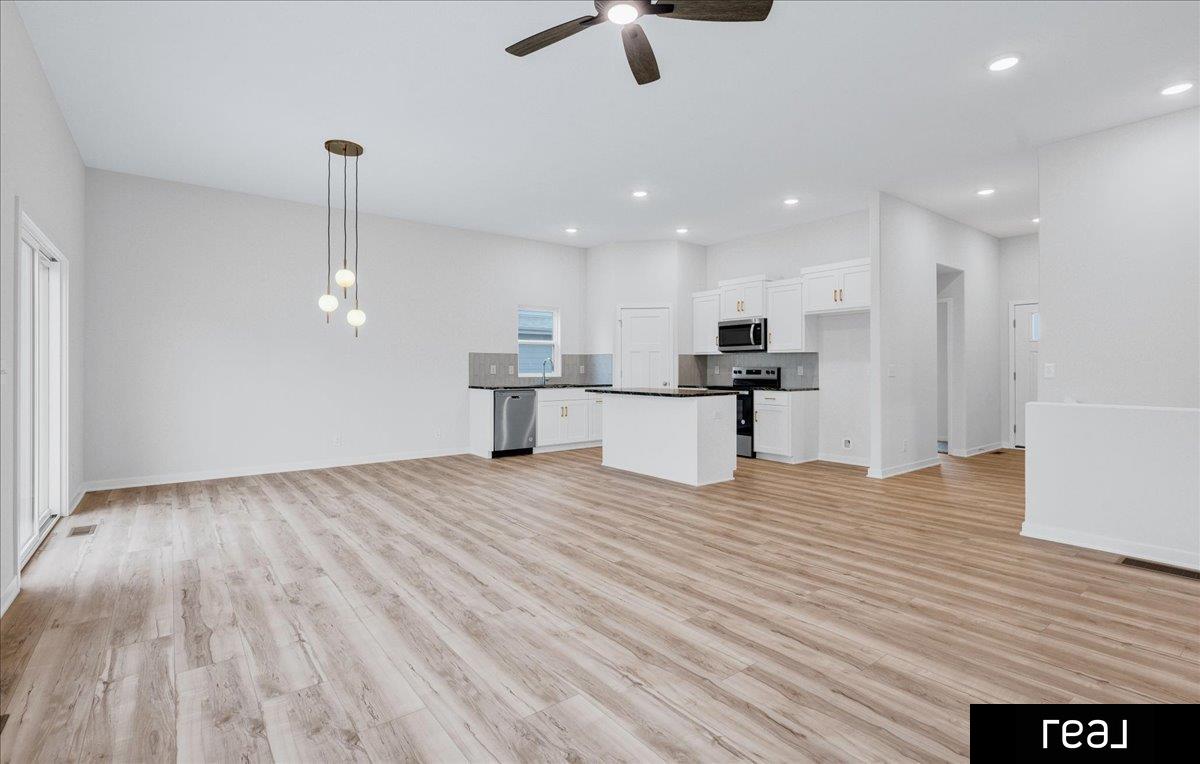 Bennington, Nebraska 68007, United States, 2 Bedrooms Bedrooms, ,2 BathroomsBathrooms,Residential,Active,7255