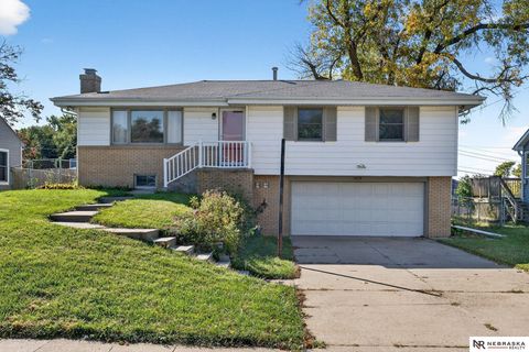 Photo of 9715 Camden Avenue, Omaha, NE 68134 (MLS # 22529734) Photo of 9715 Camden Avenue, Omaha, NE 68134 (MLS # 22529734)
