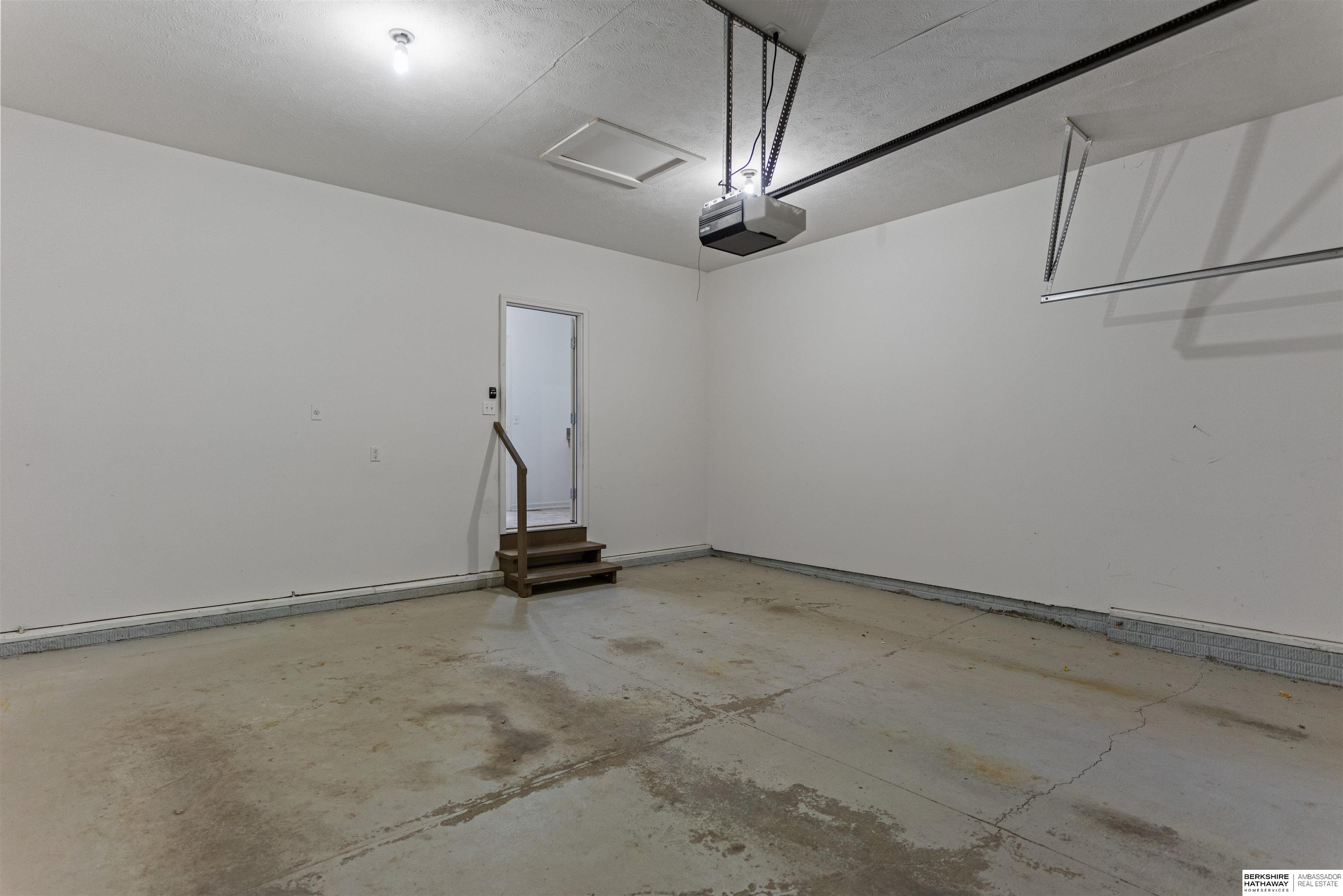 Omaha, Nebraska 68130, United States, 2 Bedrooms Bedrooms, ,2 BathroomsBathrooms,Residential,Active,248973