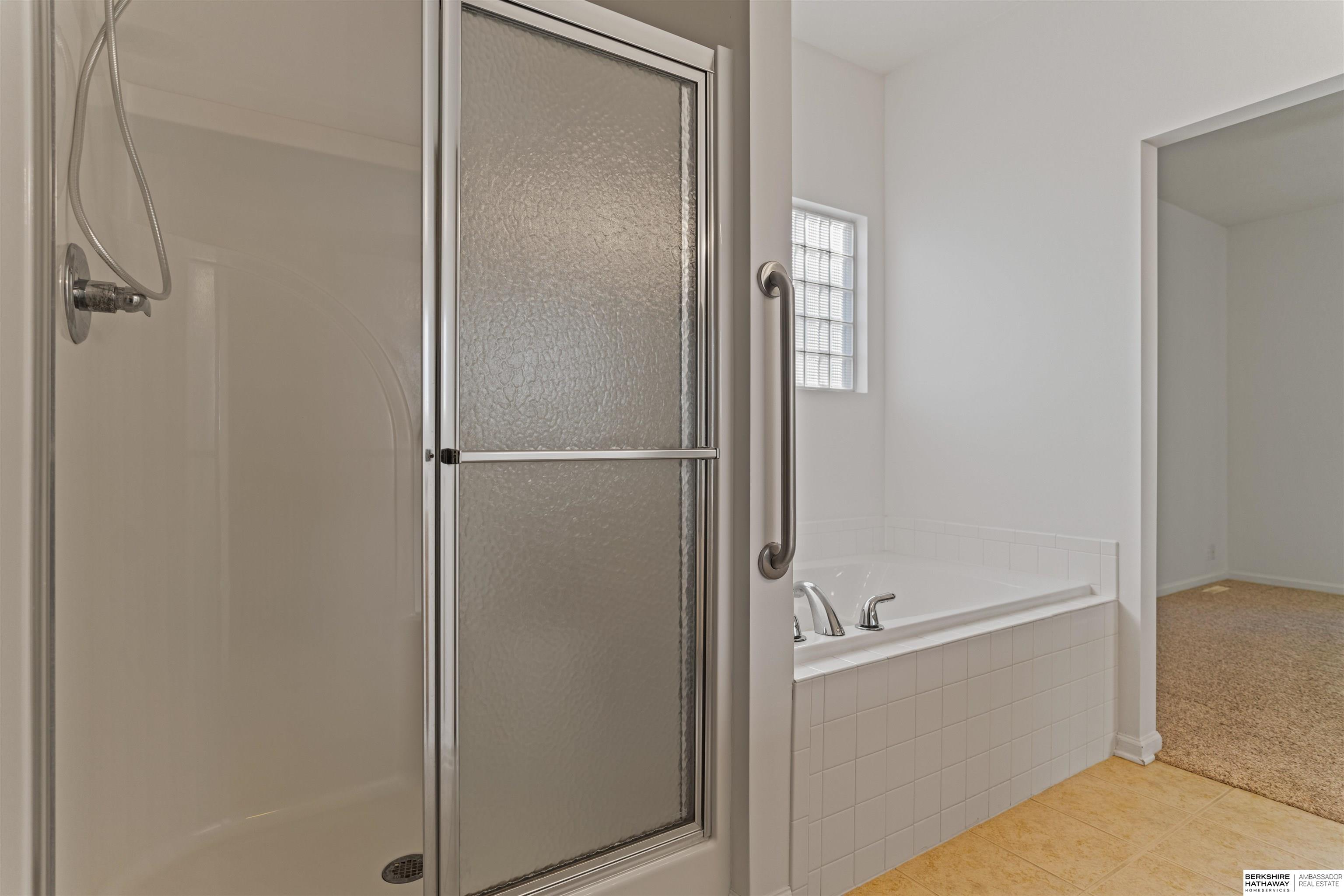 Omaha, Nebraska 68130, United States, 2 Bedrooms Bedrooms, ,2 BathroomsBathrooms,Residential,Active,248973