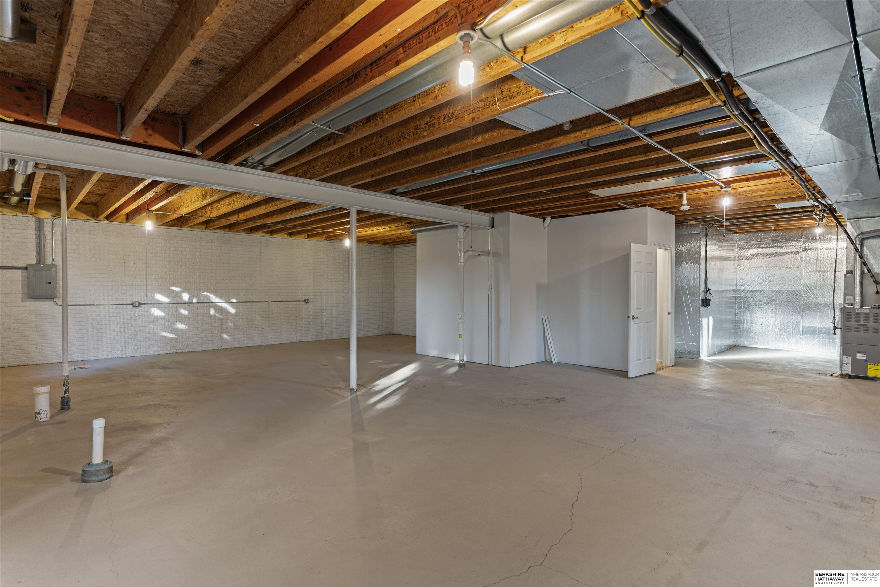 Omaha, Nebraska 68130, United States, 2 Bedrooms Bedrooms, ,2 BathroomsBathrooms,Residential,Active,248973