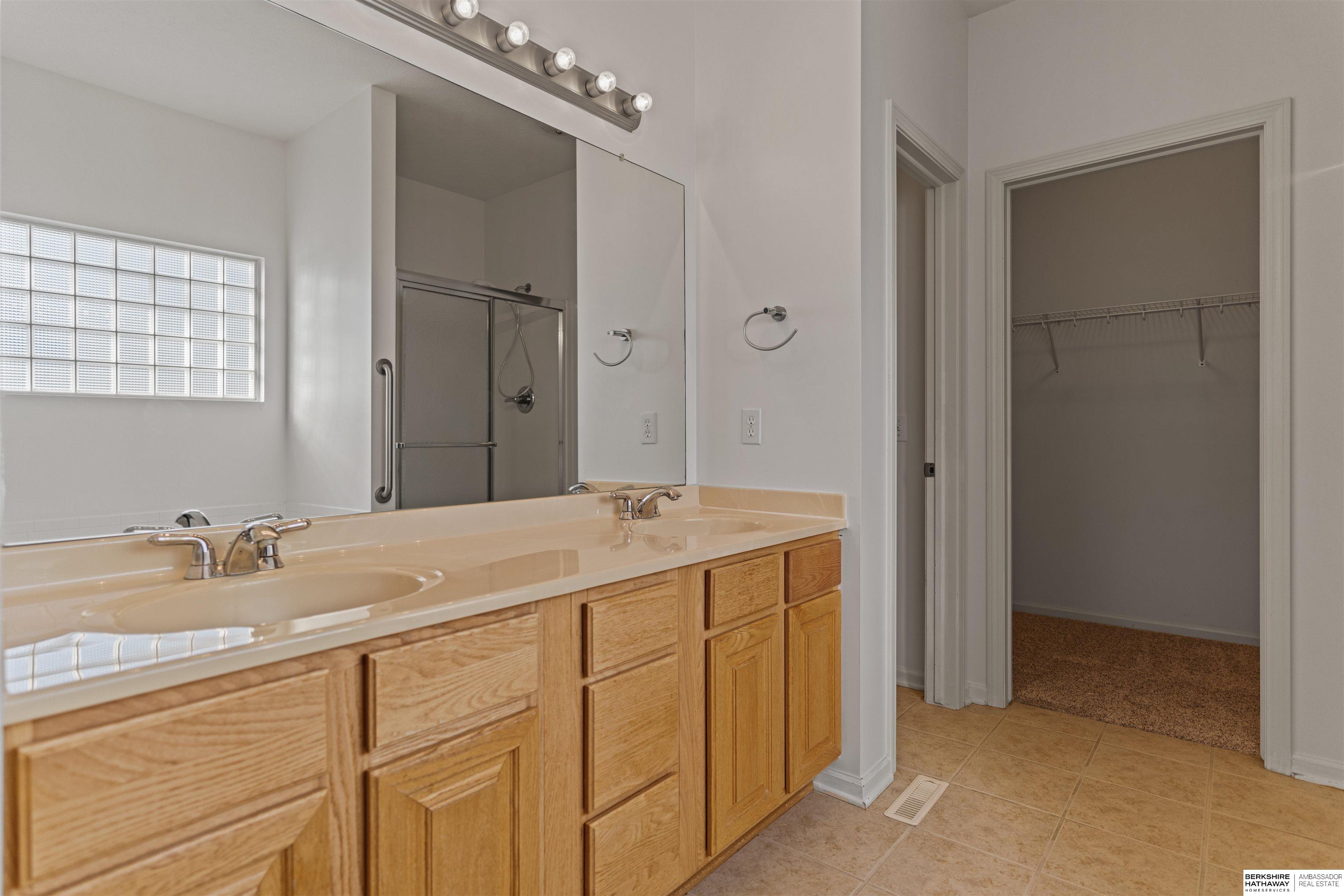 Omaha, Nebraska 68130, United States, 2 Bedrooms Bedrooms, ,2 BathroomsBathrooms,Residential,Active,248973