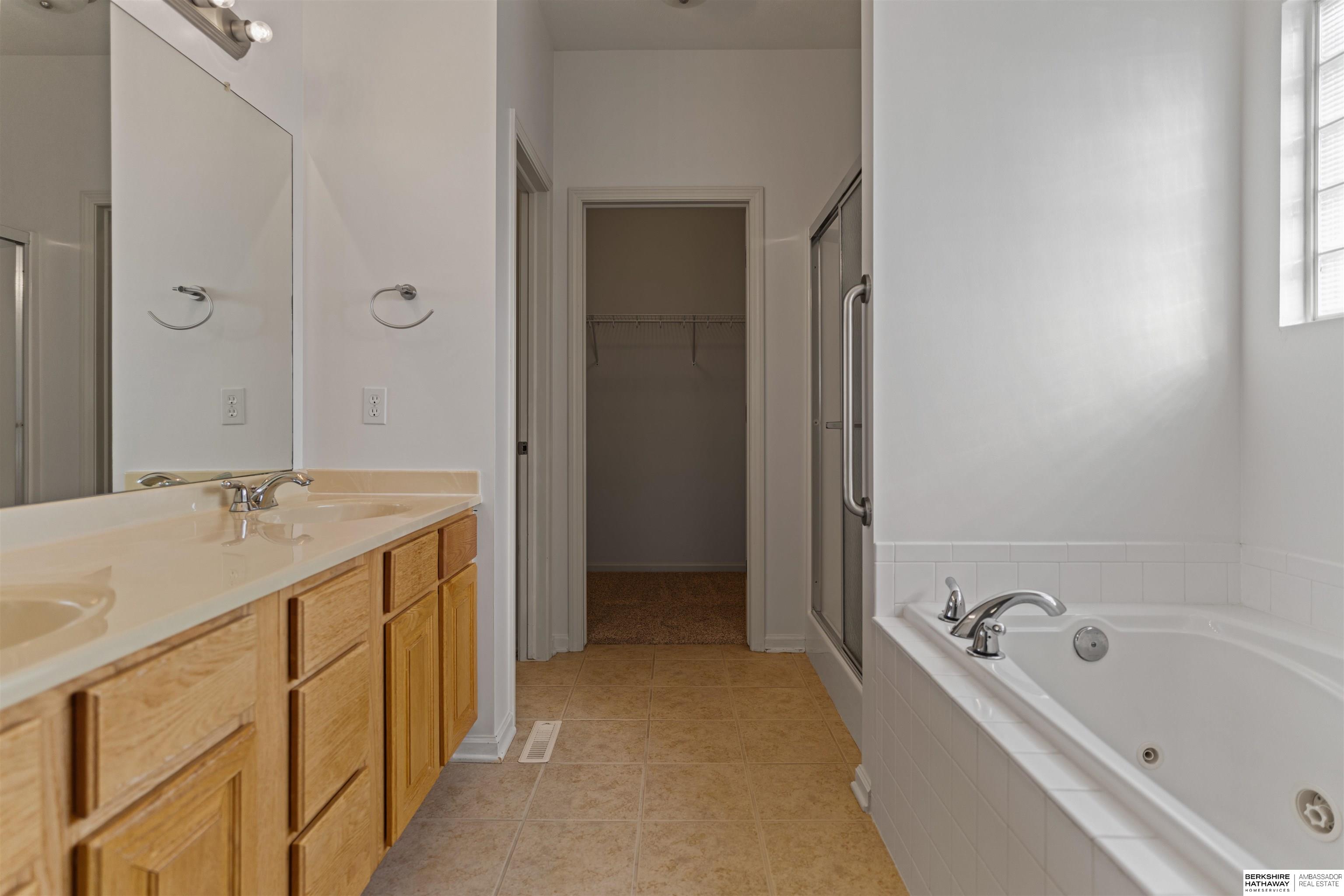 Omaha, Nebraska 68130, United States, 2 Bedrooms Bedrooms, ,2 BathroomsBathrooms,Residential,Active,248973