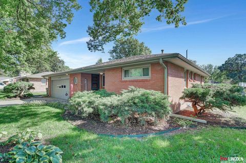 Photo of 4120 S 36th Street, Lincoln, NE 68506 (MLS # 22534383)