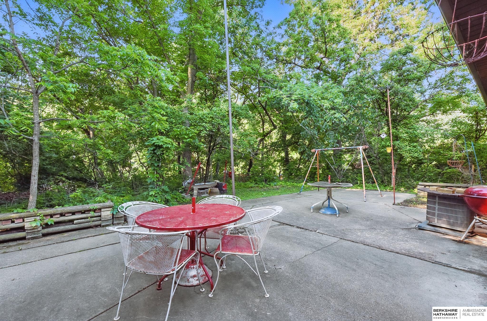 Omaha, Nebraska 68107, United States, 2 Bedrooms Bedrooms, ,2 BathroomsBathrooms,Residential,Pending,162774