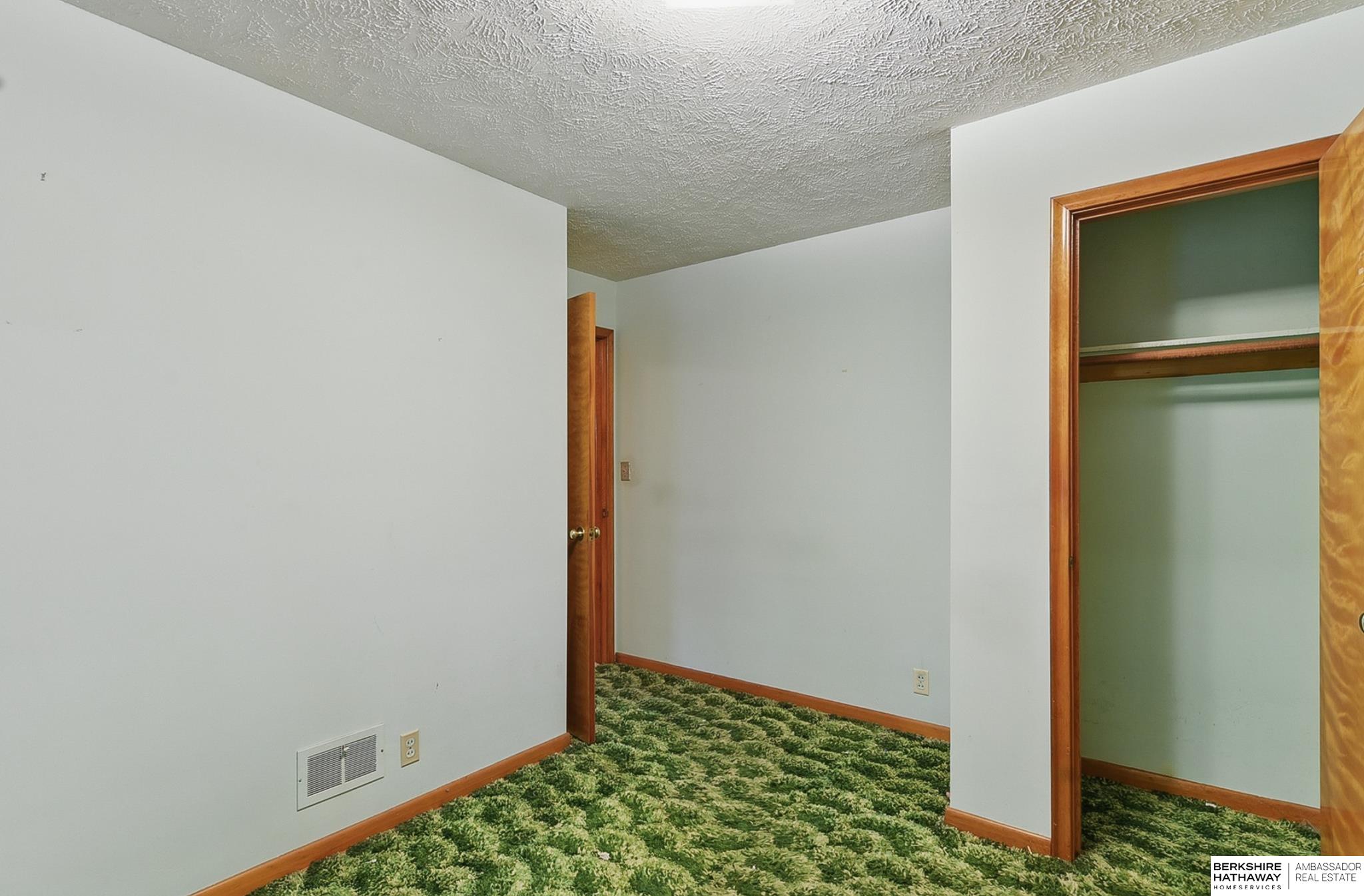 Omaha, Nebraska 68107, United States, 2 Bedrooms Bedrooms, ,2 BathroomsBathrooms,Residential,Pending,162774