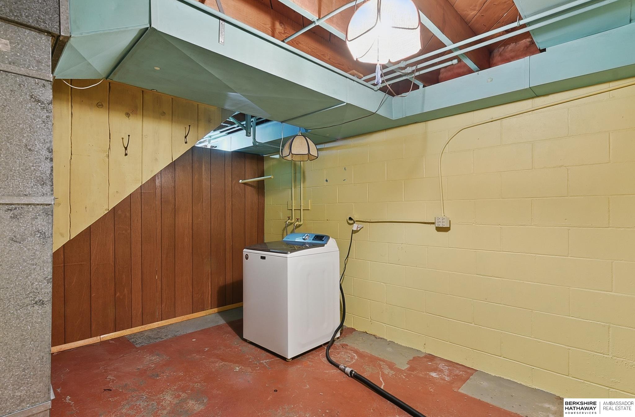 Omaha, Nebraska 68107, United States, 2 Bedrooms Bedrooms, ,2 BathroomsBathrooms,Residential,Pending,162774