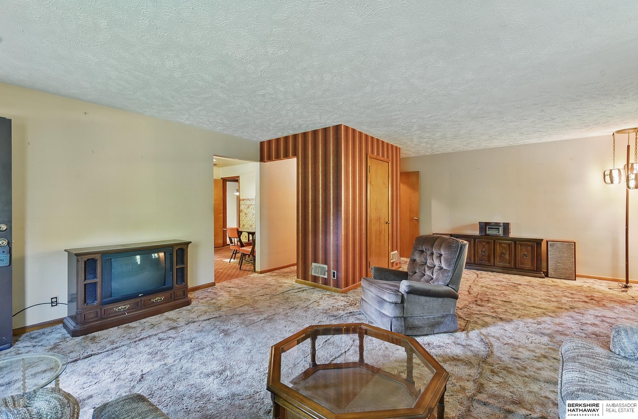 Omaha, Nebraska 68107, United States, 2 Bedrooms Bedrooms, ,2 BathroomsBathrooms,Residential,Pending,162774