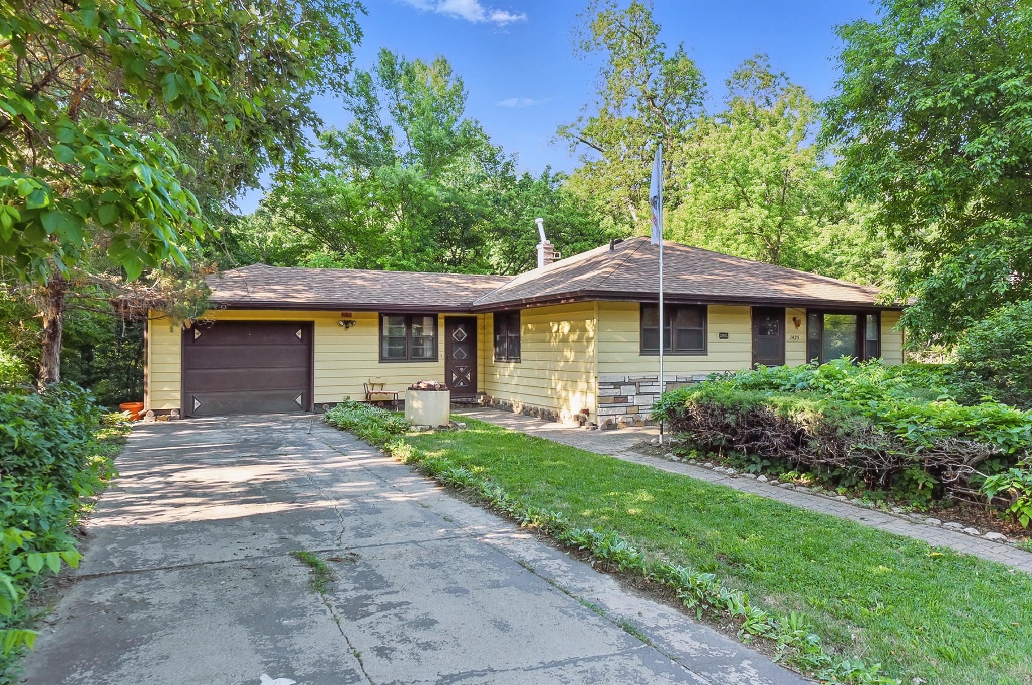 Omaha, Nebraska 68107, United States, 2 Bedrooms Bedrooms, ,2 BathroomsBathrooms,Residential,Pending,162774