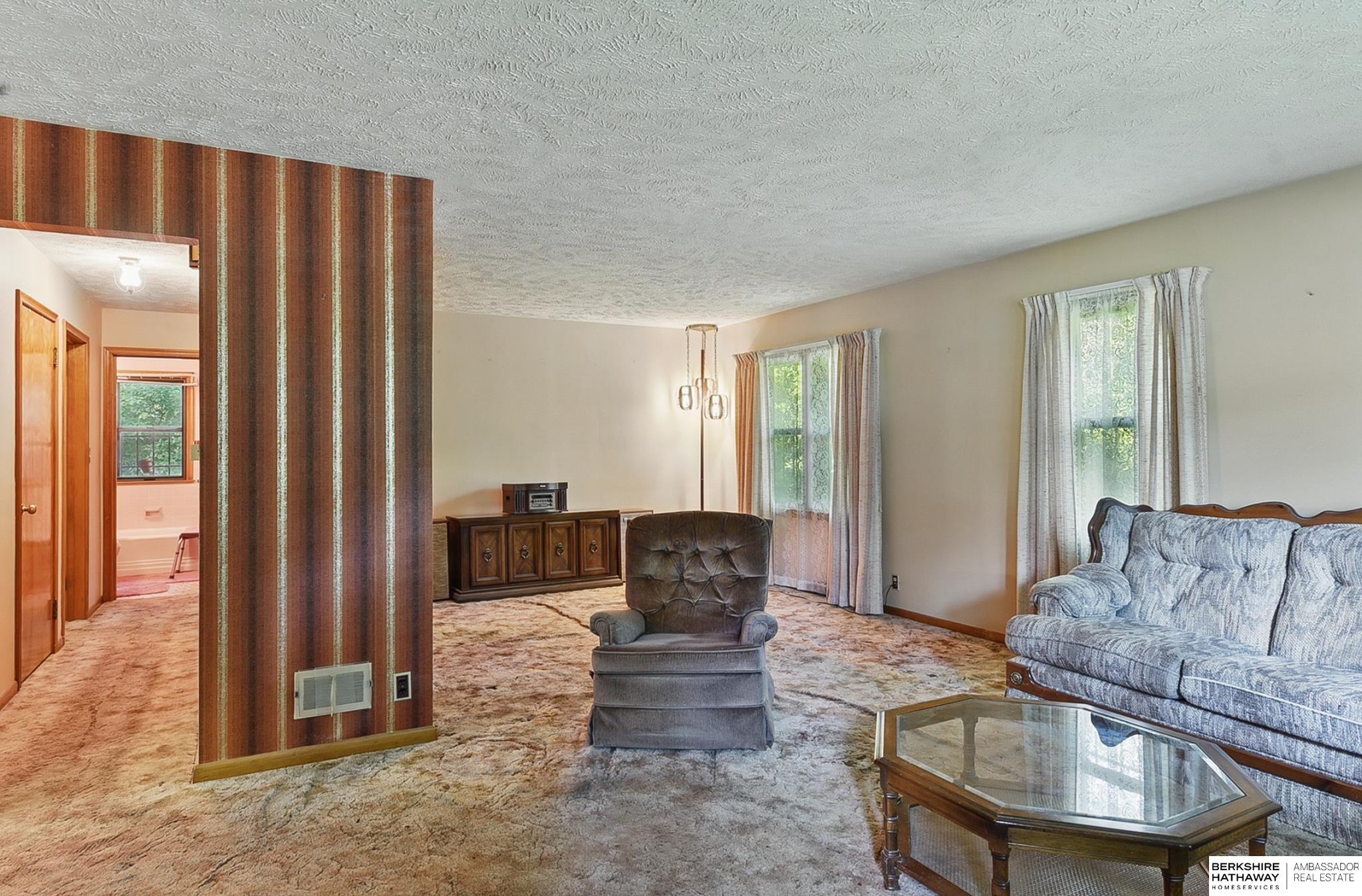 Omaha, Nebraska 68107, United States, 2 Bedrooms Bedrooms, ,2 BathroomsBathrooms,Residential,Pending,162774