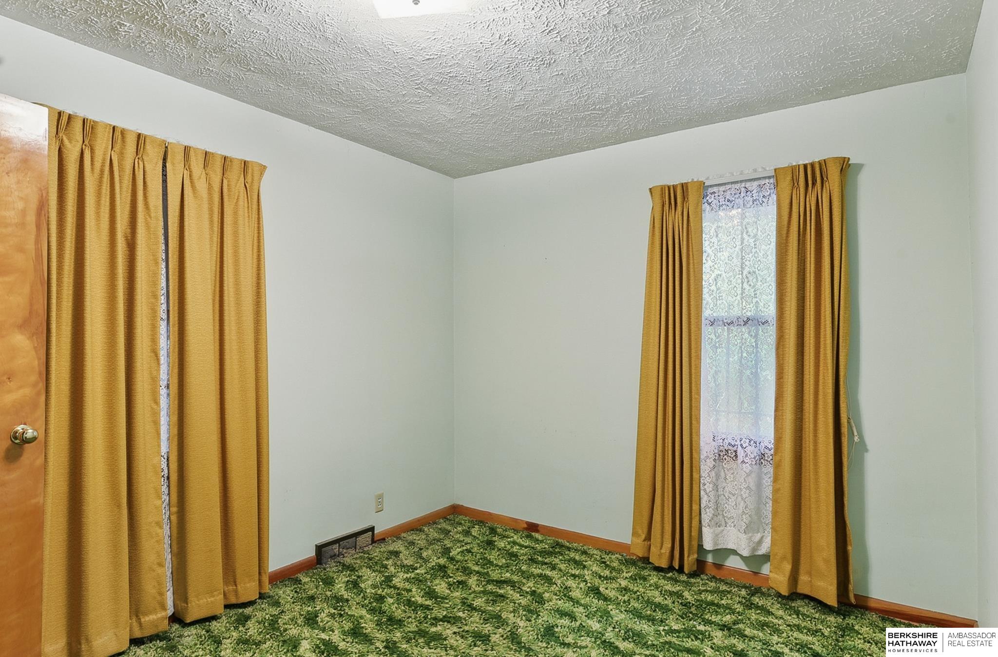 Omaha, Nebraska 68107, United States, 2 Bedrooms Bedrooms, ,2 BathroomsBathrooms,Residential,Pending,162774